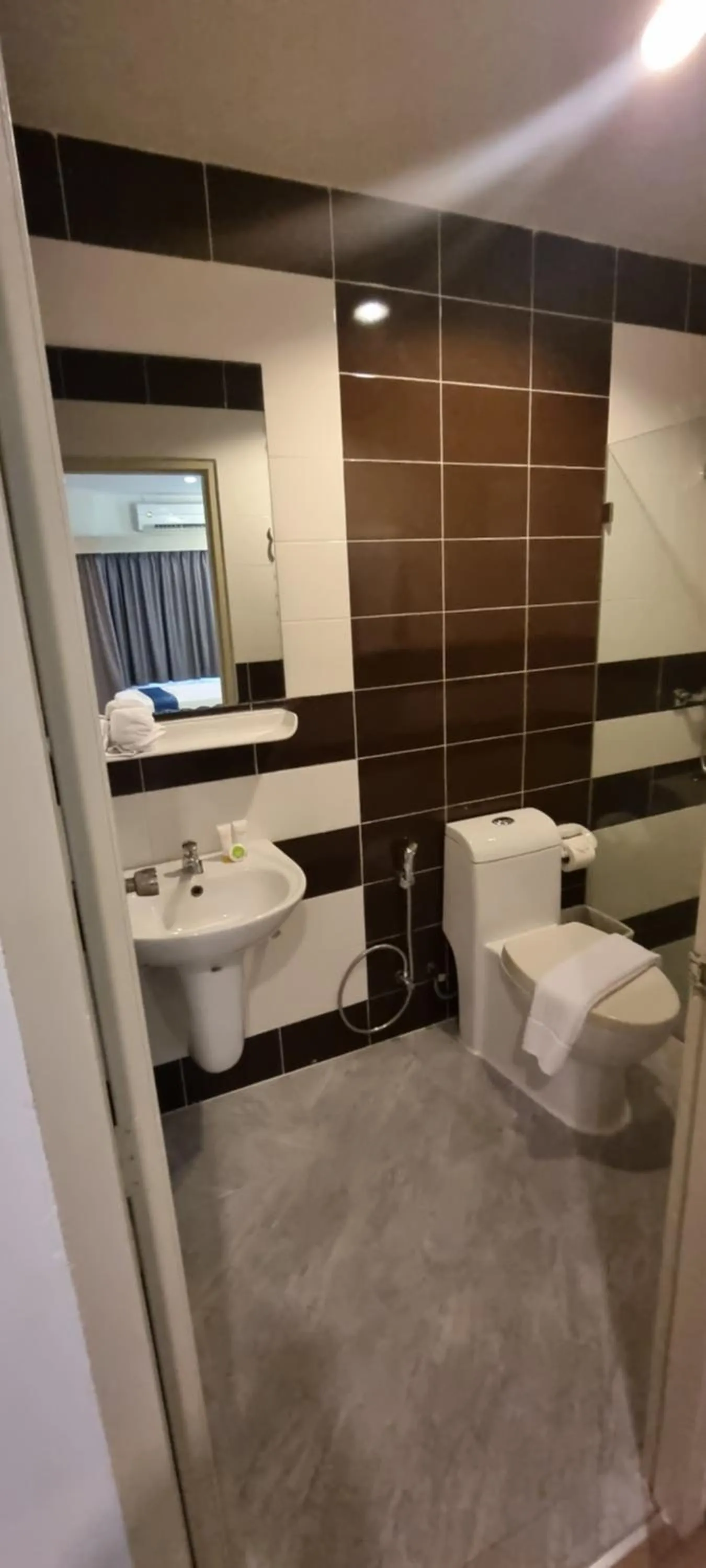 Toilet in iCheck inn Chill Patong