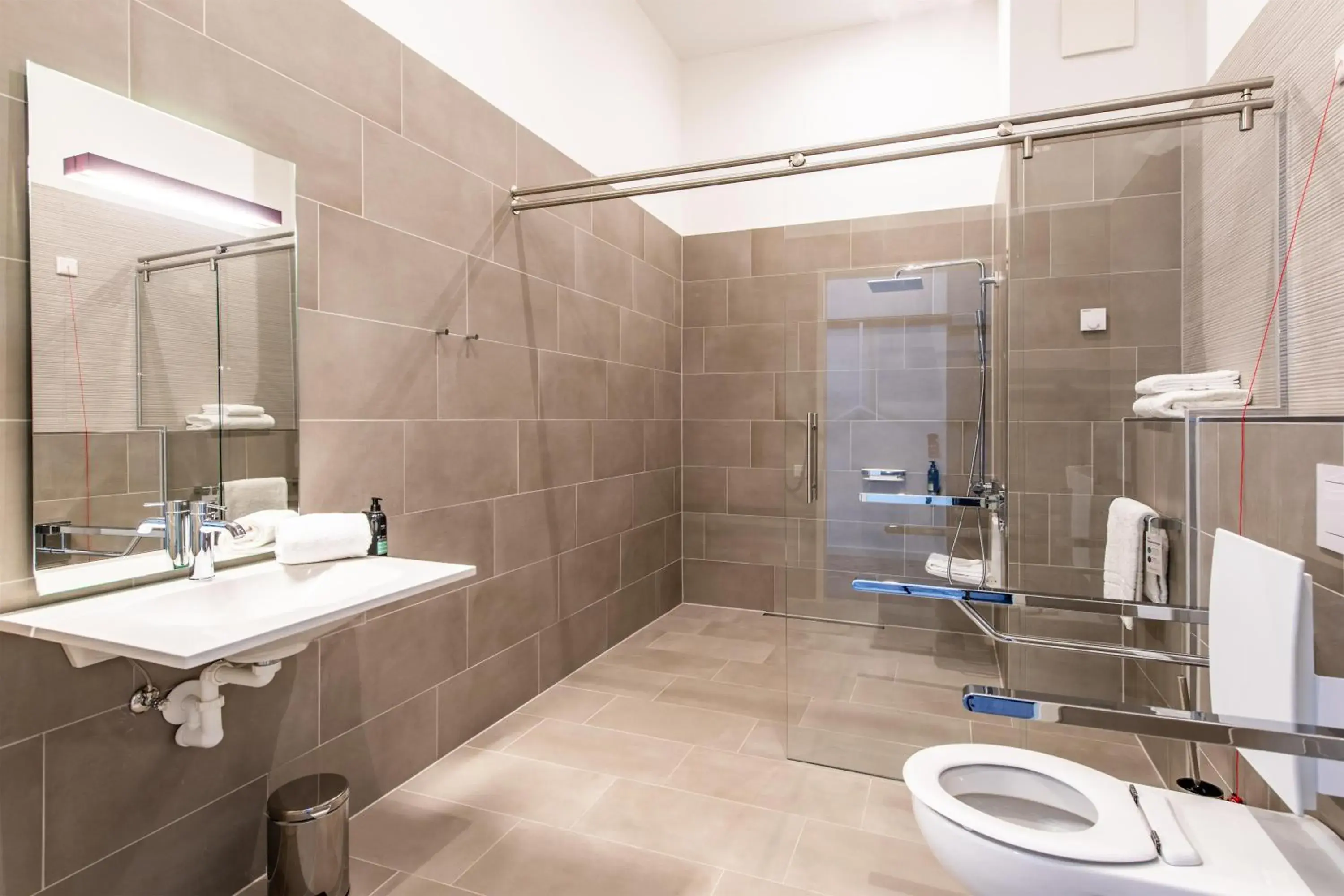 Double Room - Disability Access in Premier Inn Wuppertal City Centre Double Room - Disability Access in Premier Inn Wuppertal City Centre