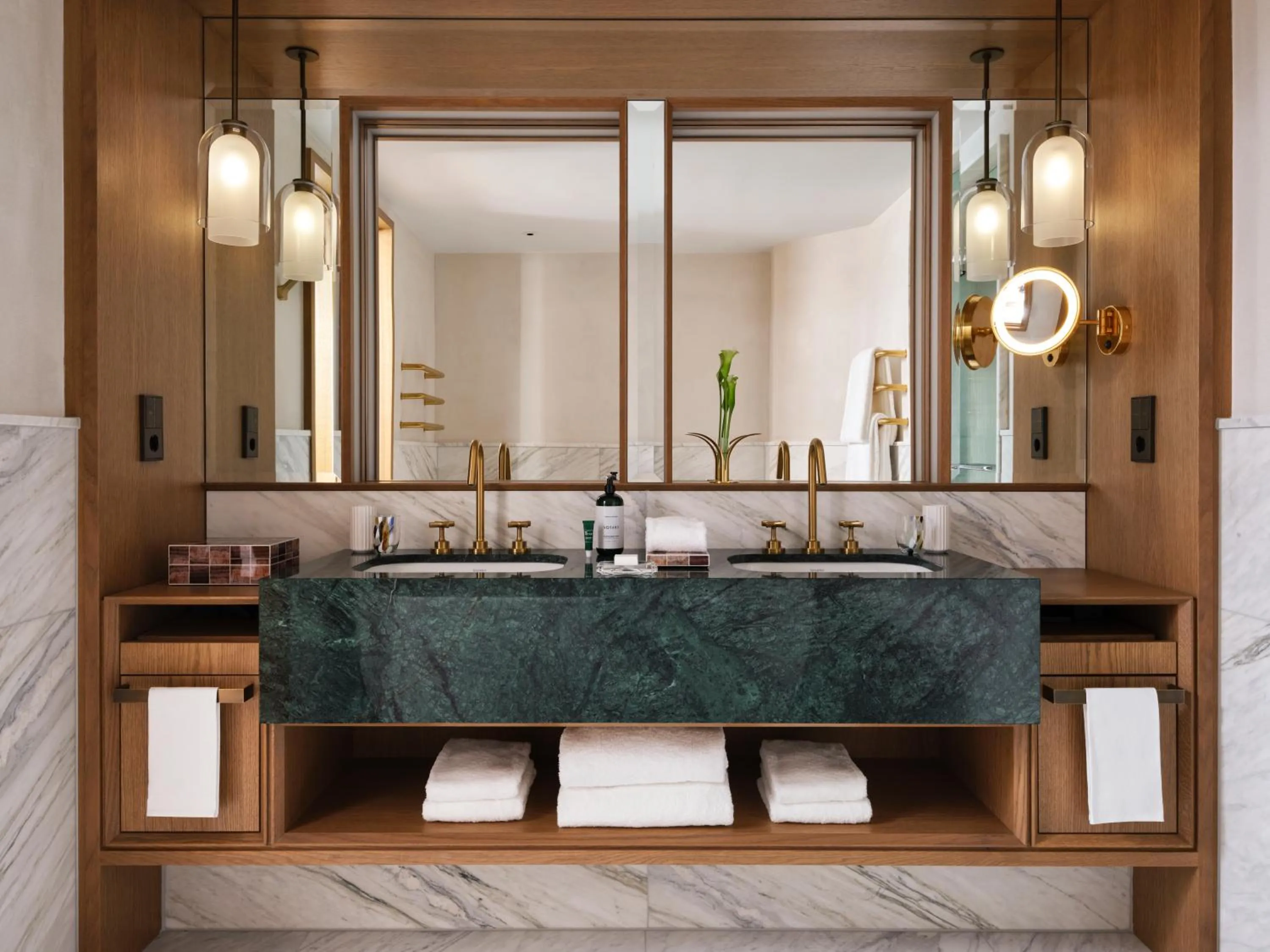 Bathroom in Rosewood Munich