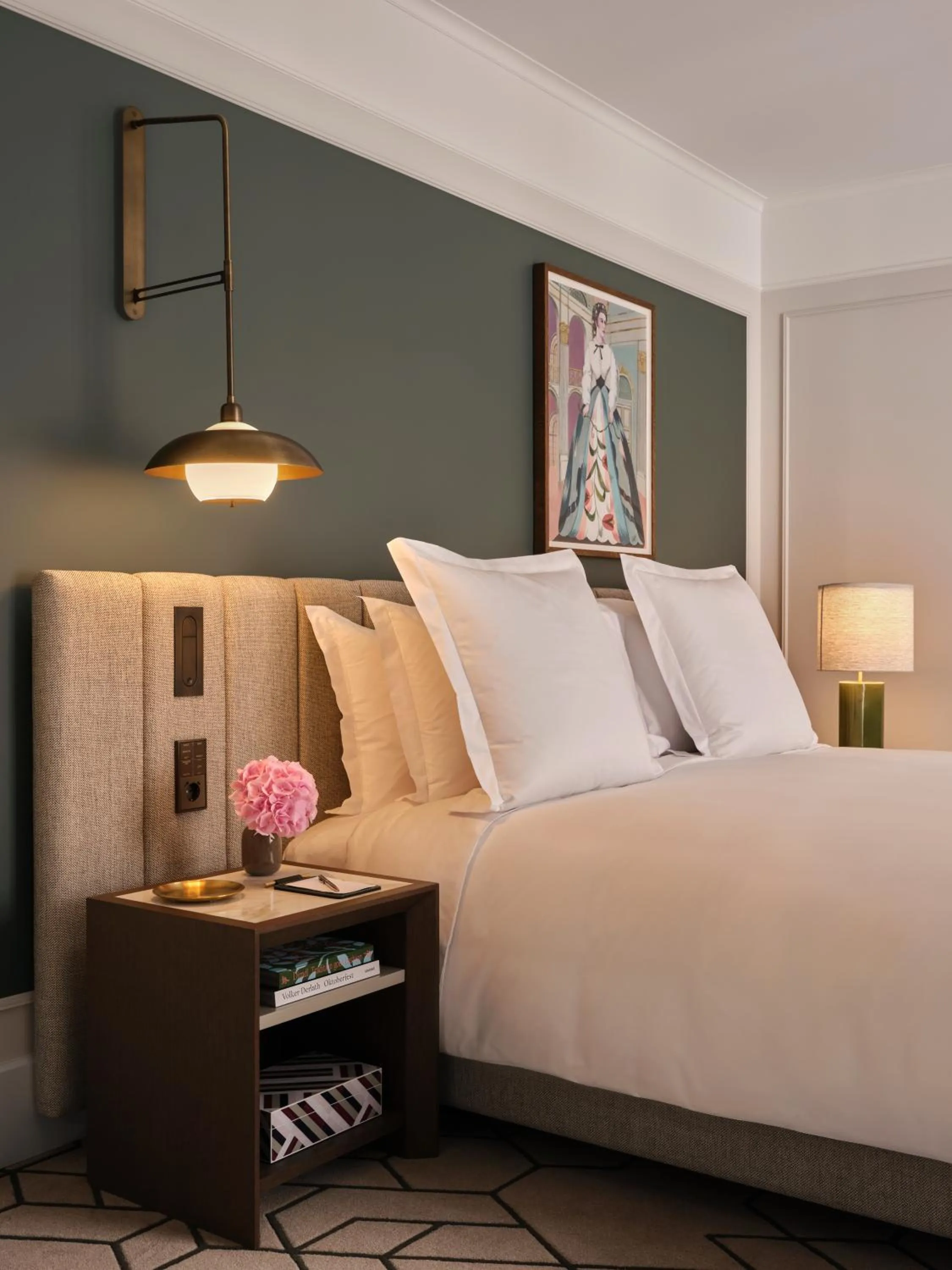 Bed in Rosewood Munich