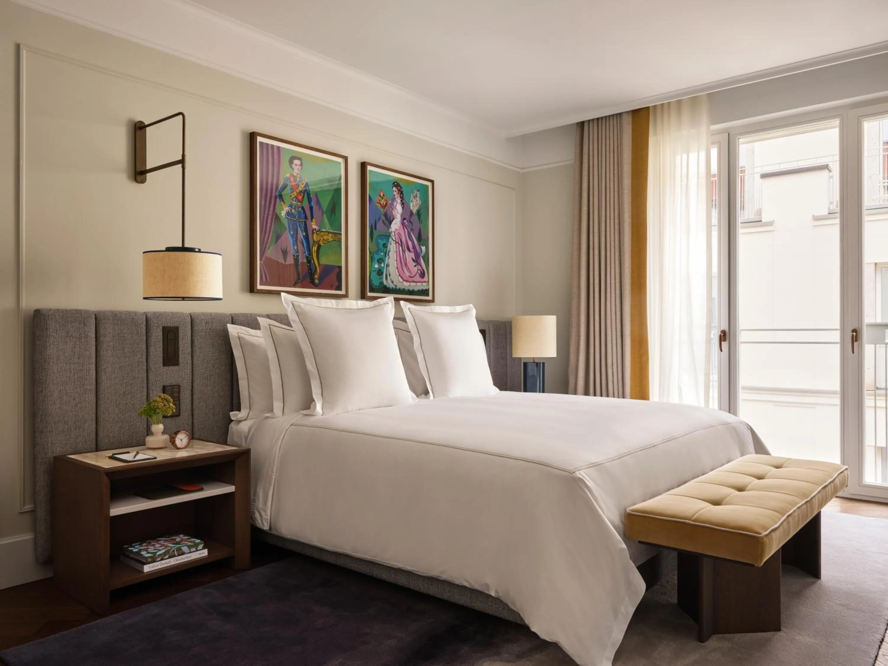 Bed in Rosewood Munich