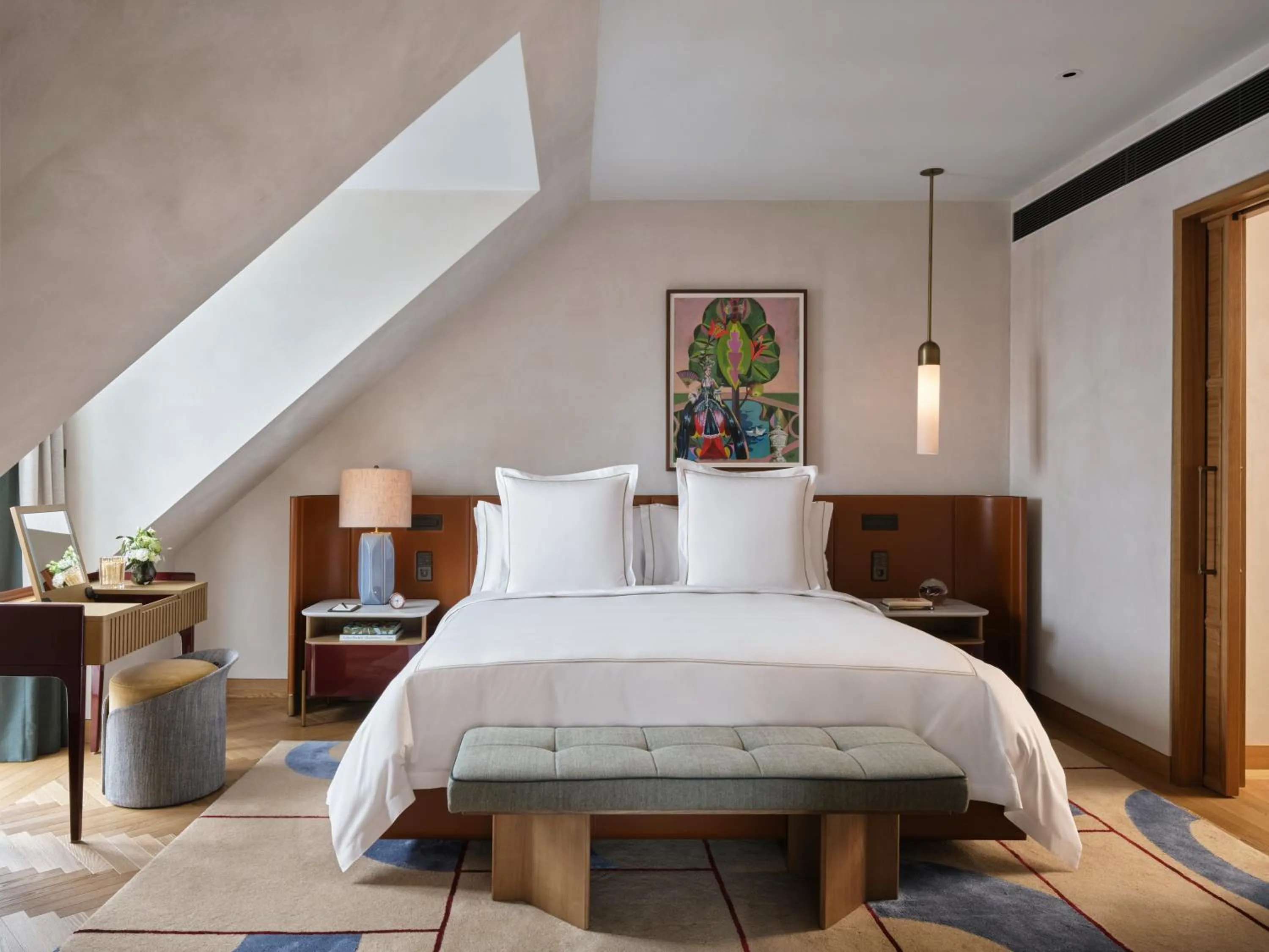 Bed in Rosewood Munich