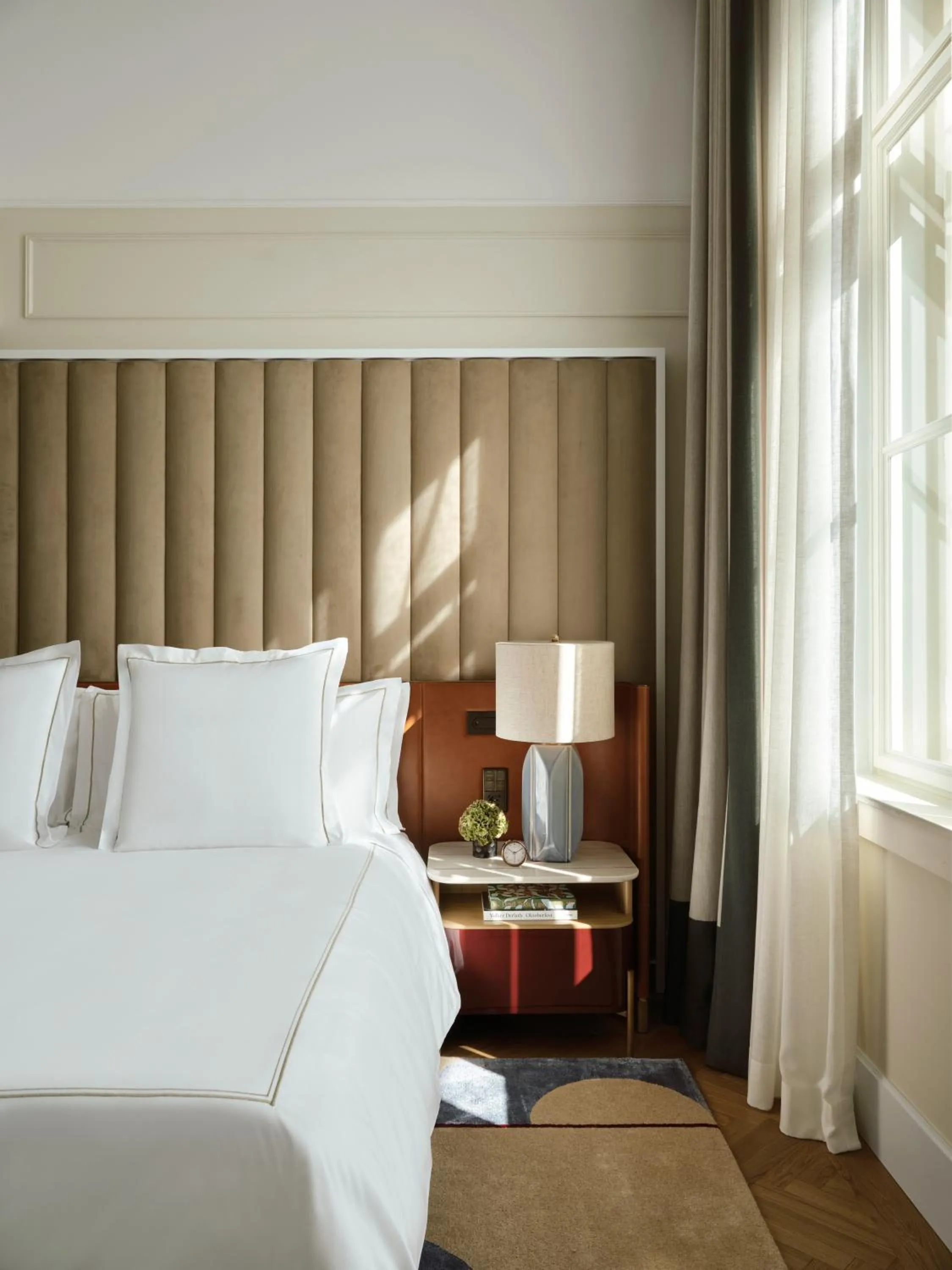 Bed in Rosewood Munich