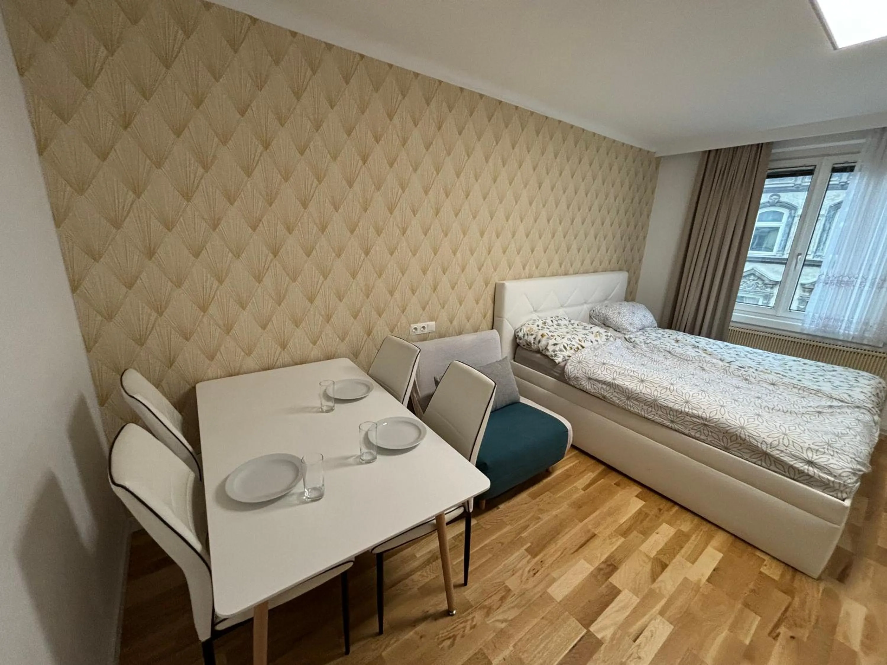 Exclusive serviced flat on Taborstraße