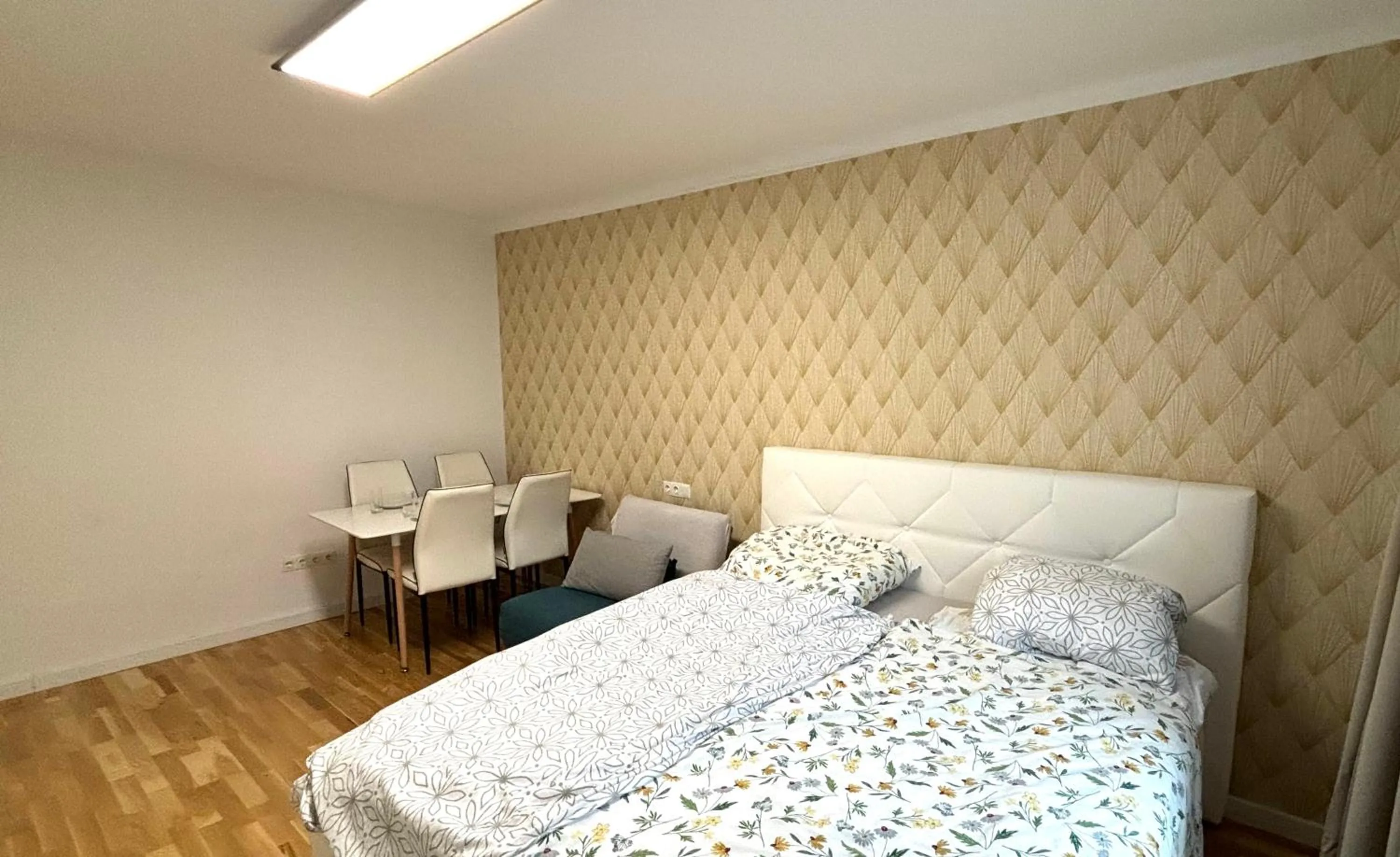 Exclusive serviced flat on Taborstraße