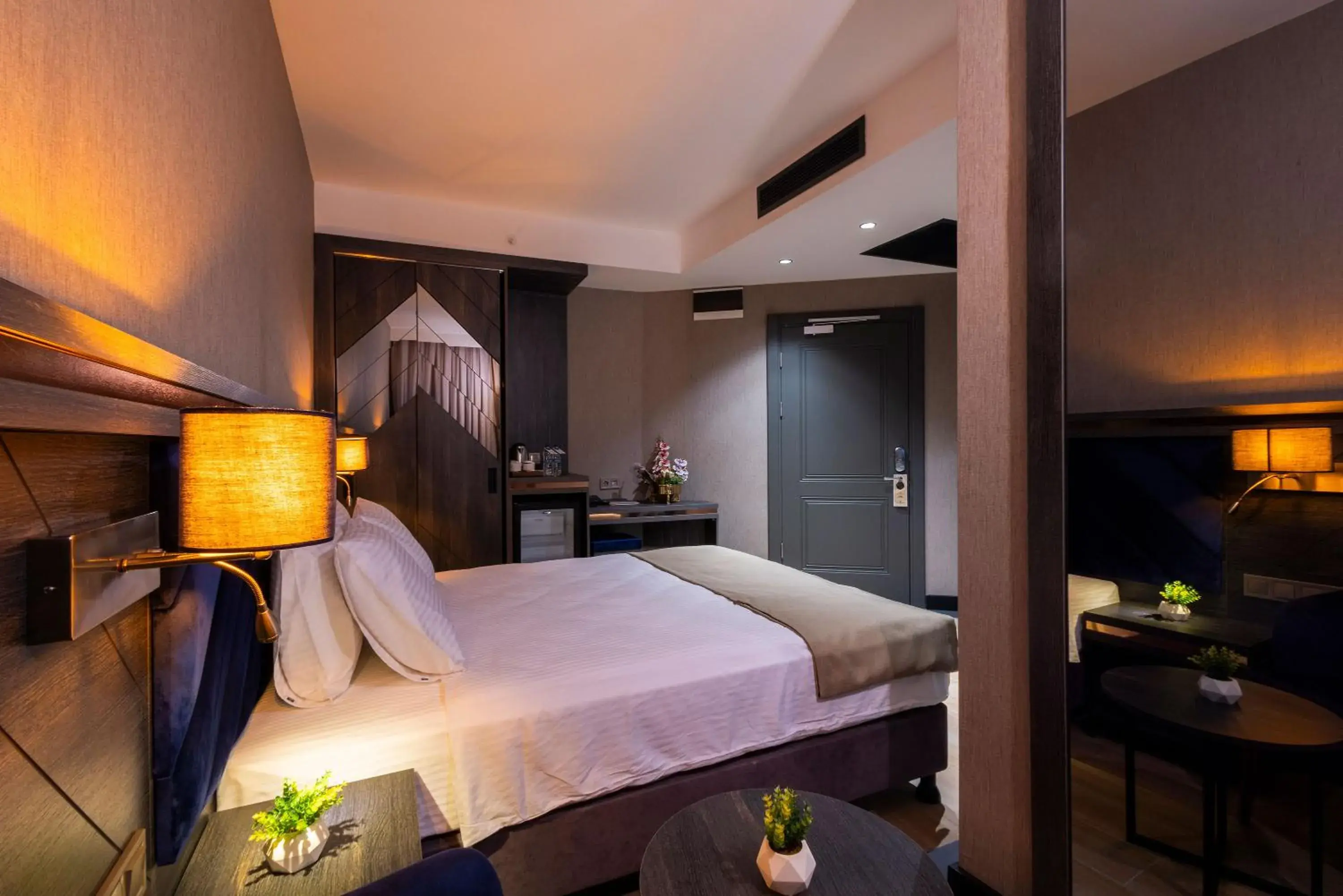 Deluxe King Room in WestDoor Hotel Deluxe King Room in WestDoor Hotel