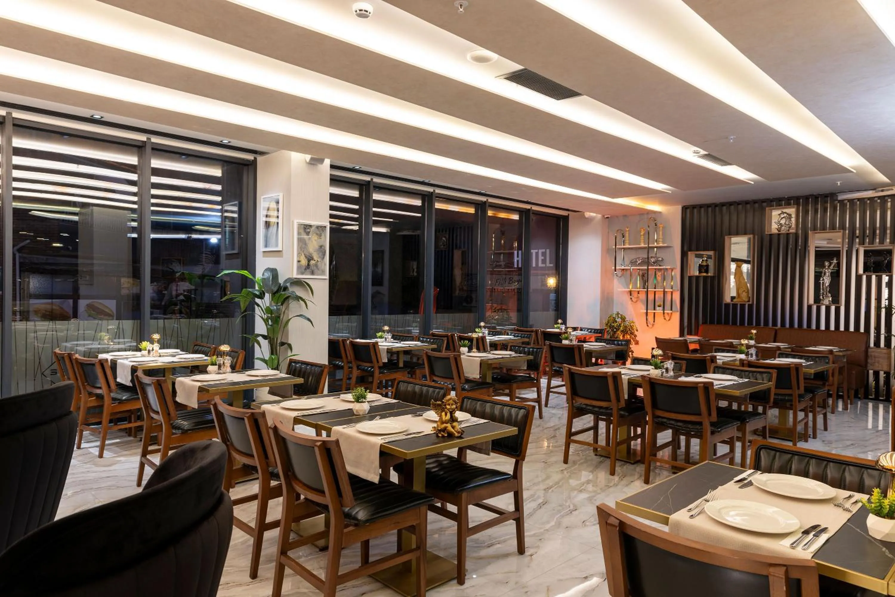 Restaurant/places to eat in WestDoor Hotel