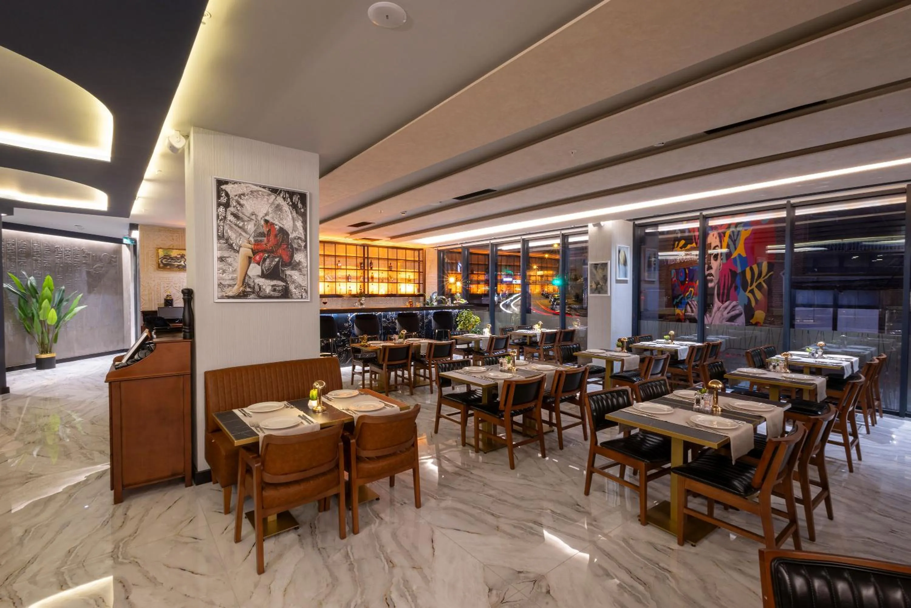 Restaurant/places to eat in WestDoor Hotel