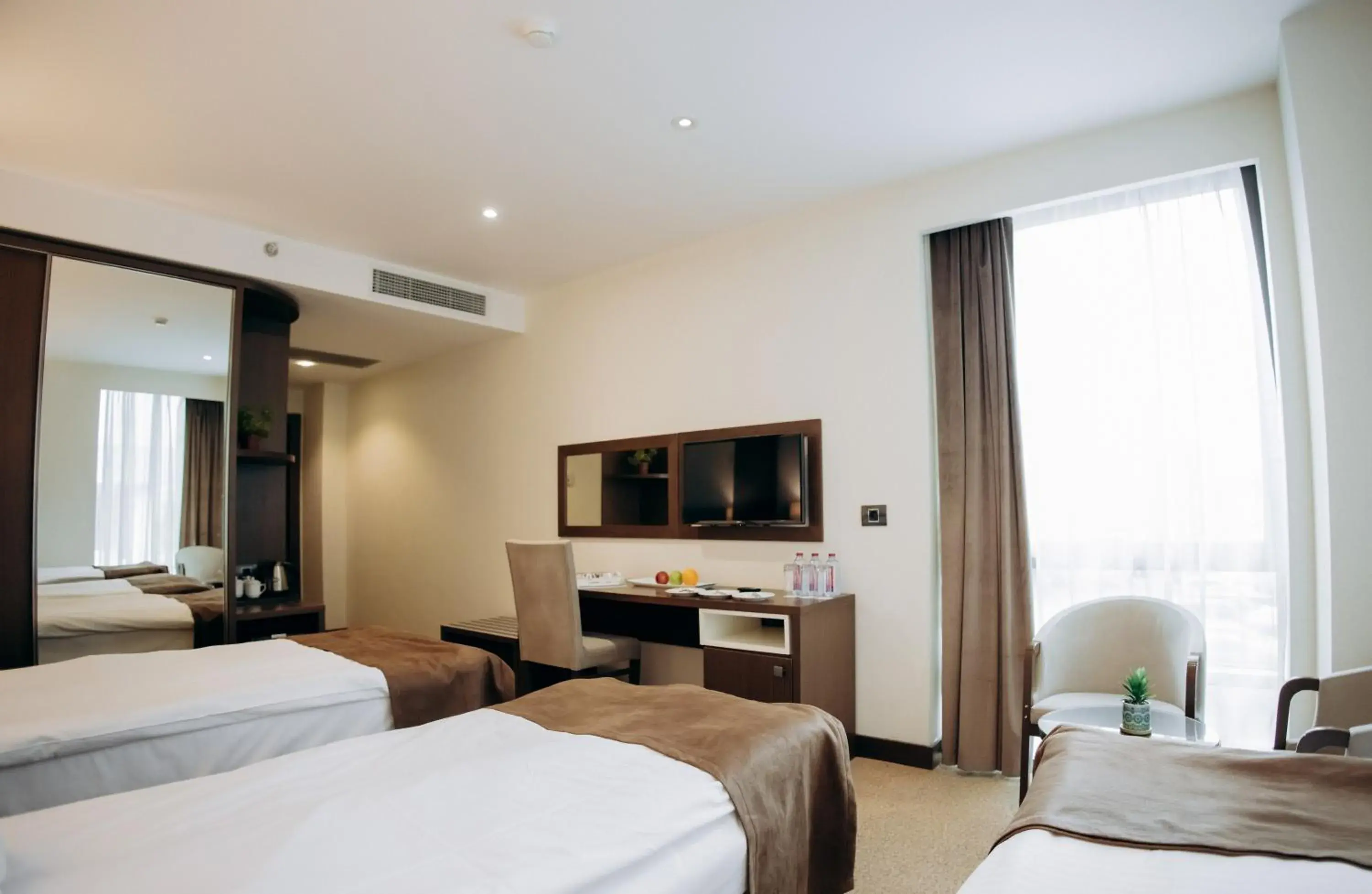 Bed, TV/Entertainment Center in The Diamond Hotel Baku Bed, TV/Entertainment Center in The Diamond Hotel Baku