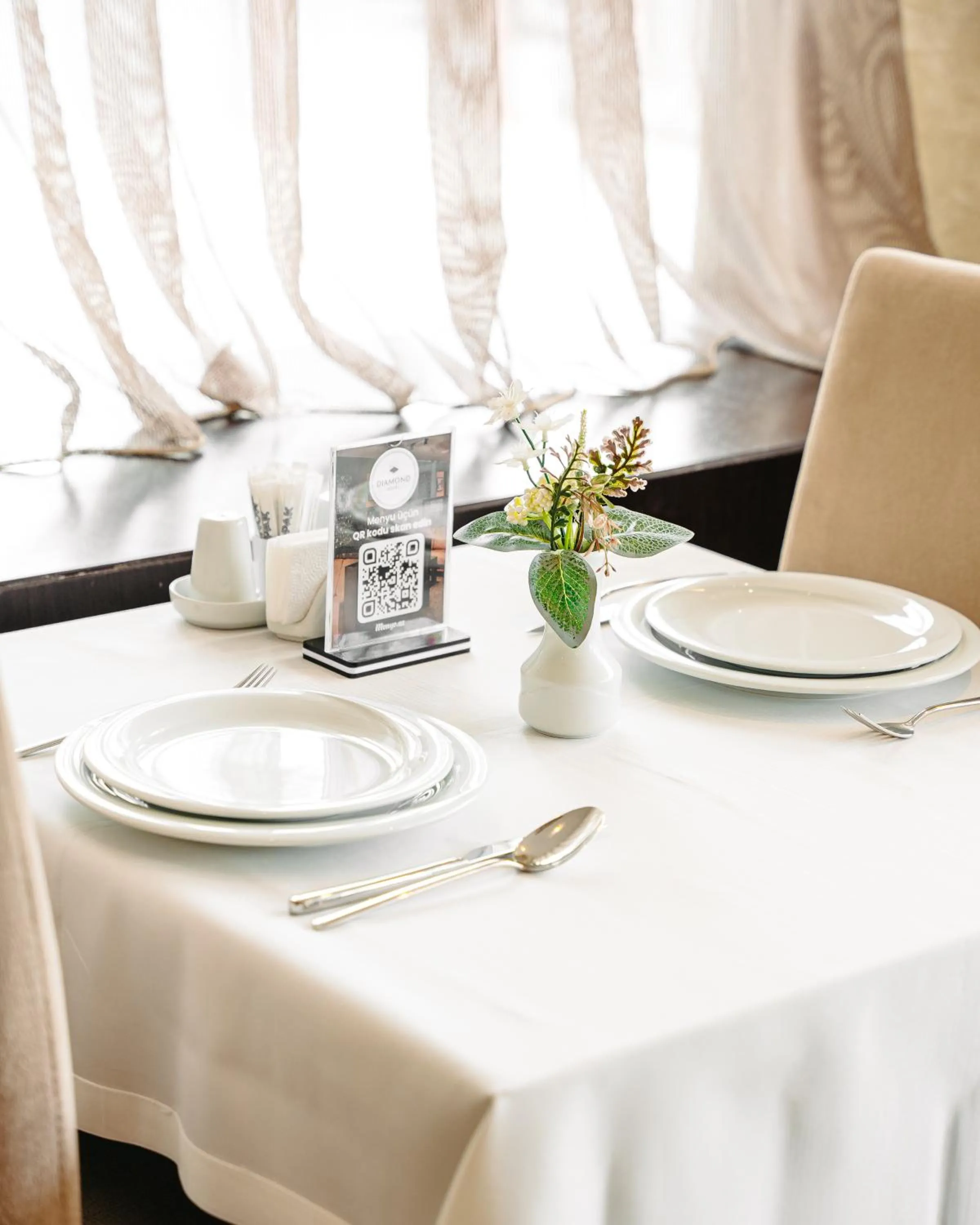 Seating area, Restaurant/Places to Eat in The Diamond Hotel Baku