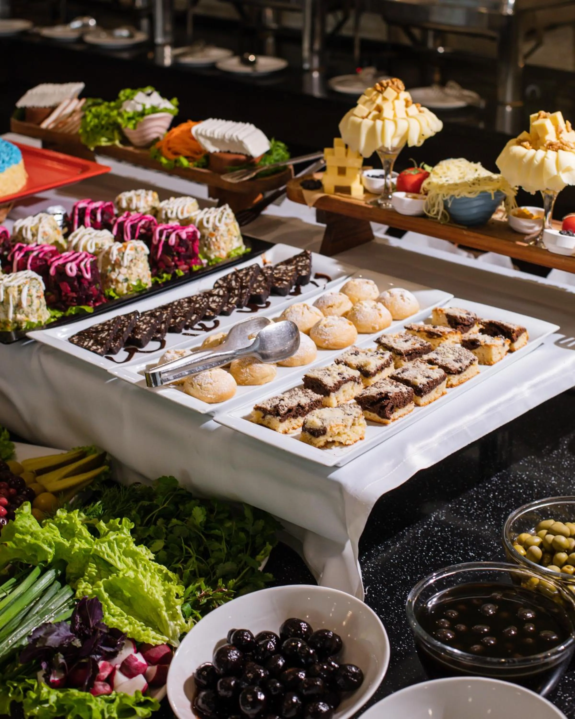 Restaurant/places to eat in The Diamond Hotel Baku