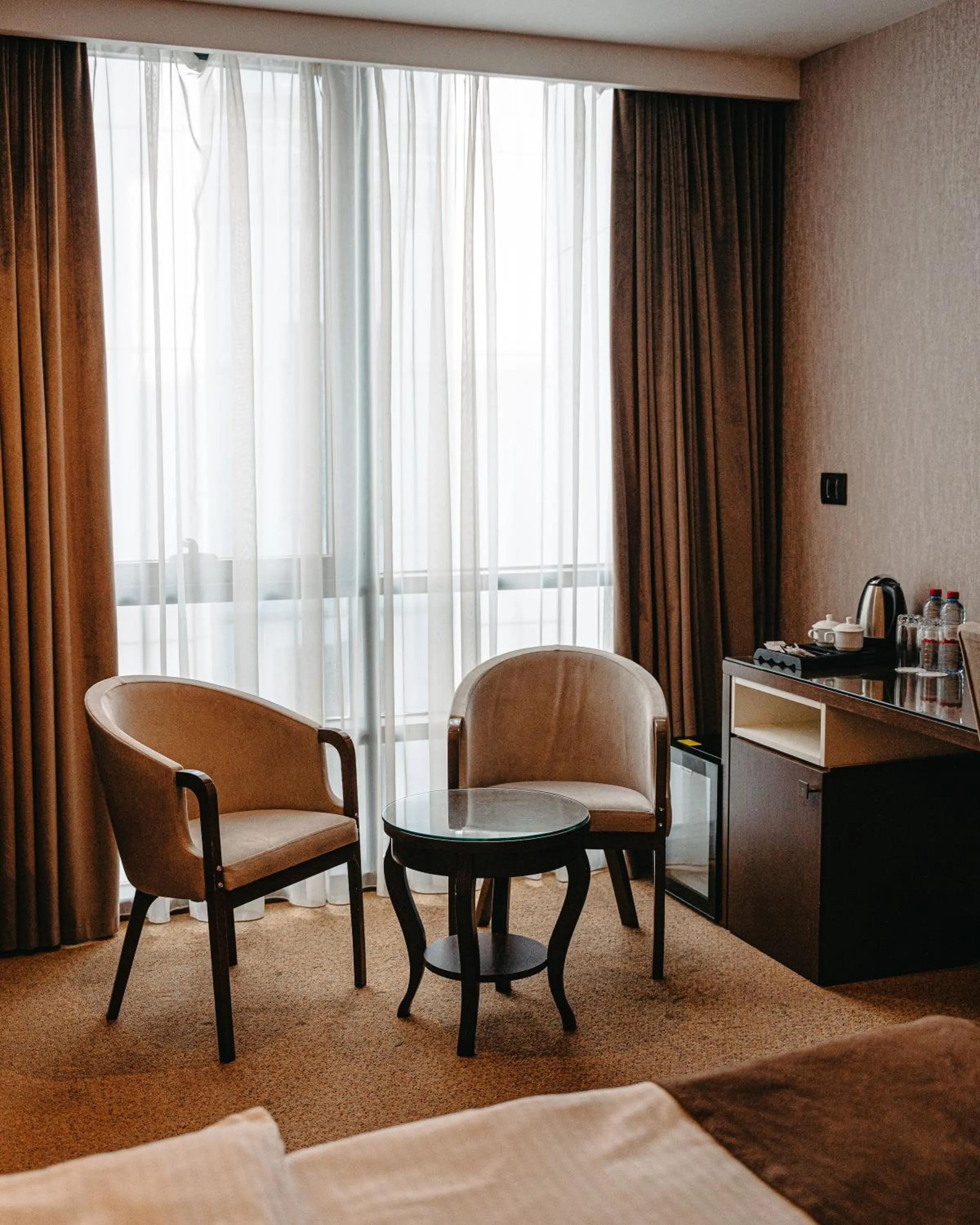Coffee/tea facilities, Seating Area in The Diamond Hotel Baku