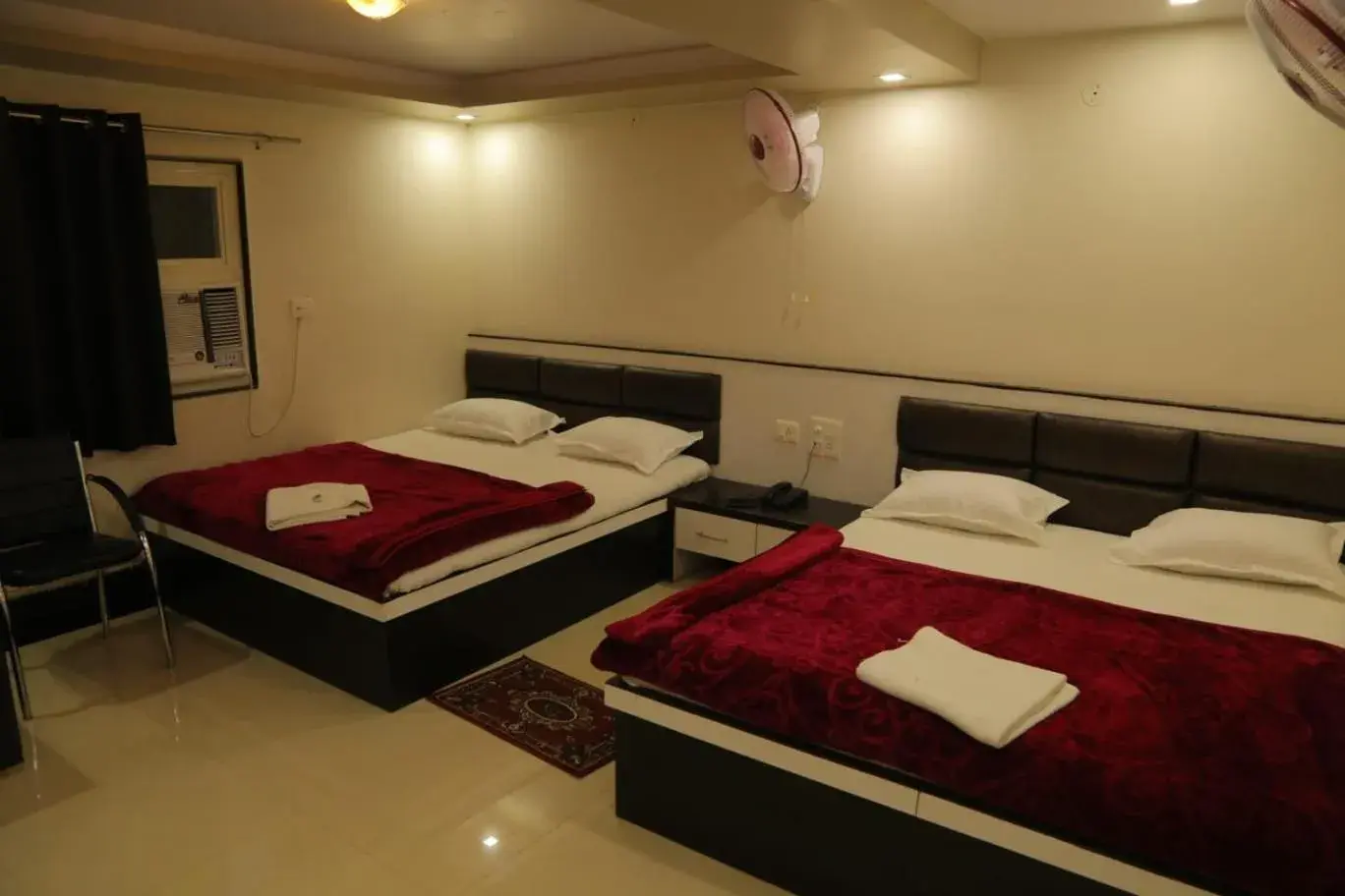 Bed in Venus Hotel 5 Minute Walking Distance from Dargah Bed in Venus Hotel 5 Minute Walking Distance from Dargah