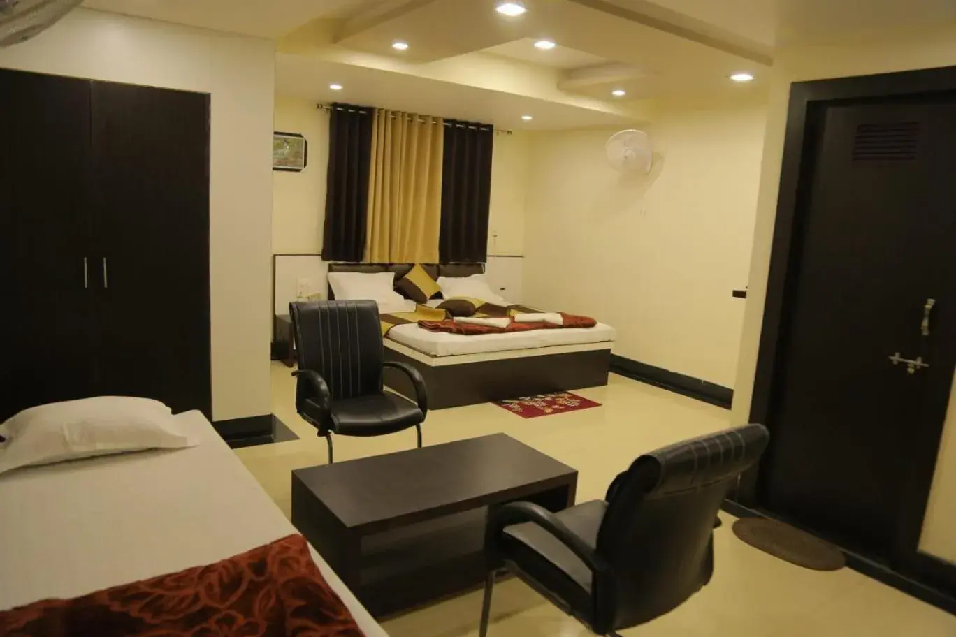 Bed in Venus Hotel 5 Minute Walking Distance from Dargah Bed in Venus Hotel 5 Minute Walking Distance from Dargah