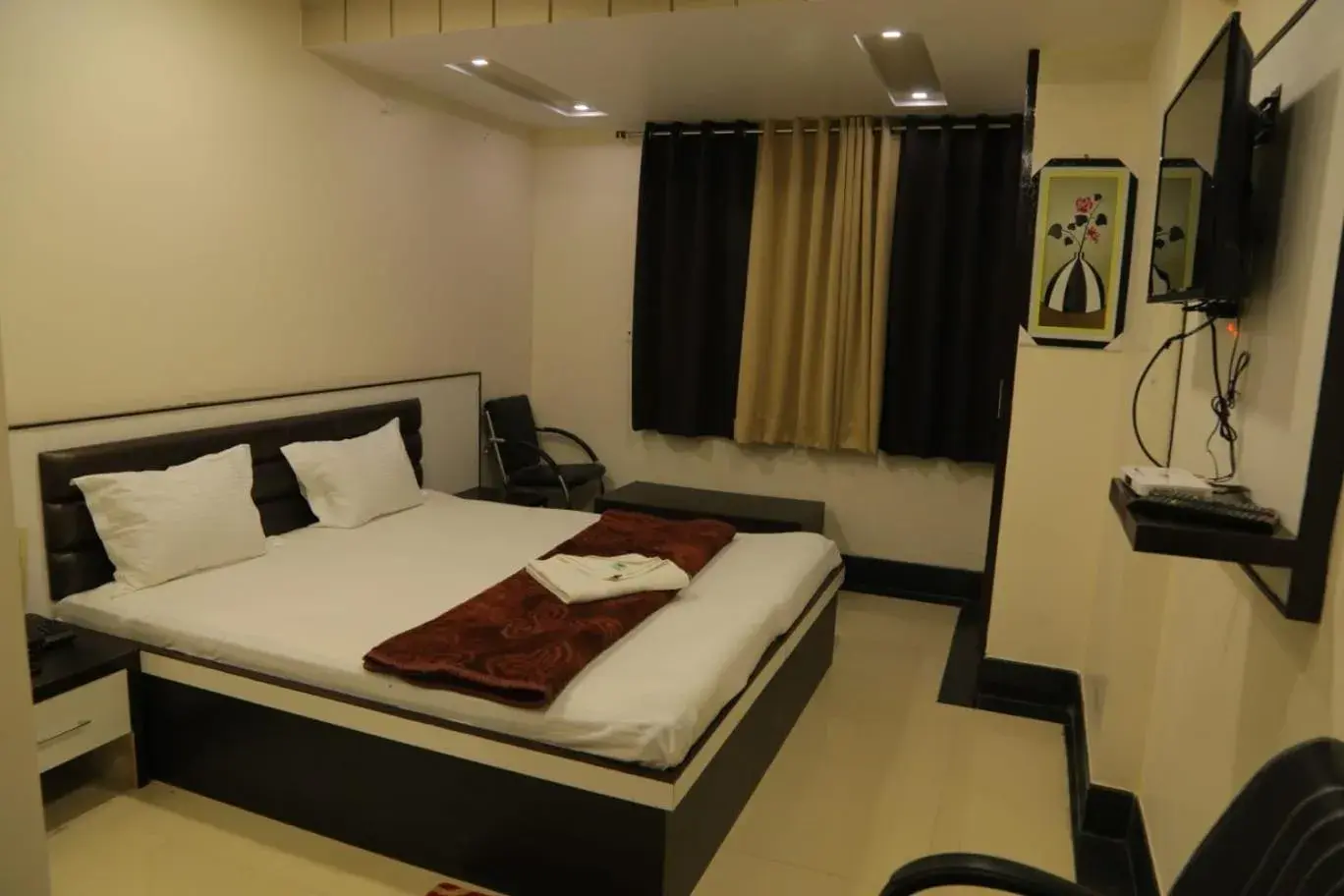 Bed in Venus Hotel 5 Minute Walking Distance from Dargah Bed in Venus Hotel 5 Minute Walking Distance from Dargah