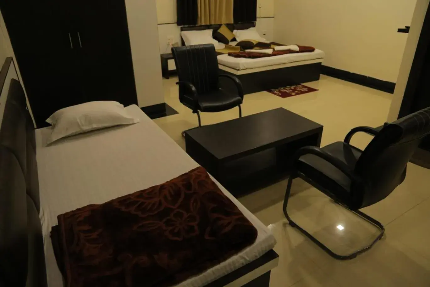 Bed in Venus Hotel 5 Minute Walking Distance from Dargah Bed in Venus Hotel 5 Minute Walking Distance from Dargah