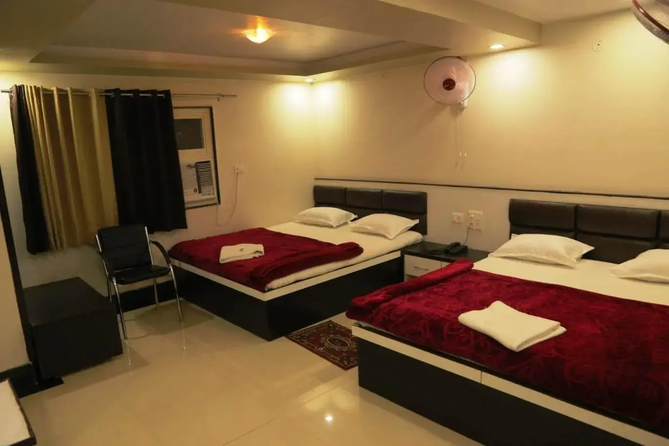 Bed in Venus Hotel 5 Minute Walking Distance from Dargah Bed in Venus Hotel 5 Minute Walking Distance from Dargah