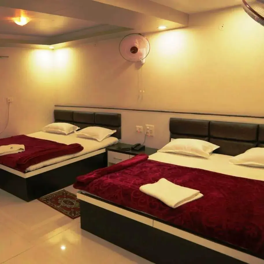 Bed in Venus Hotel 5 Minute Walking Distance from Dargah Bed in Venus Hotel 5 Minute Walking Distance from Dargah