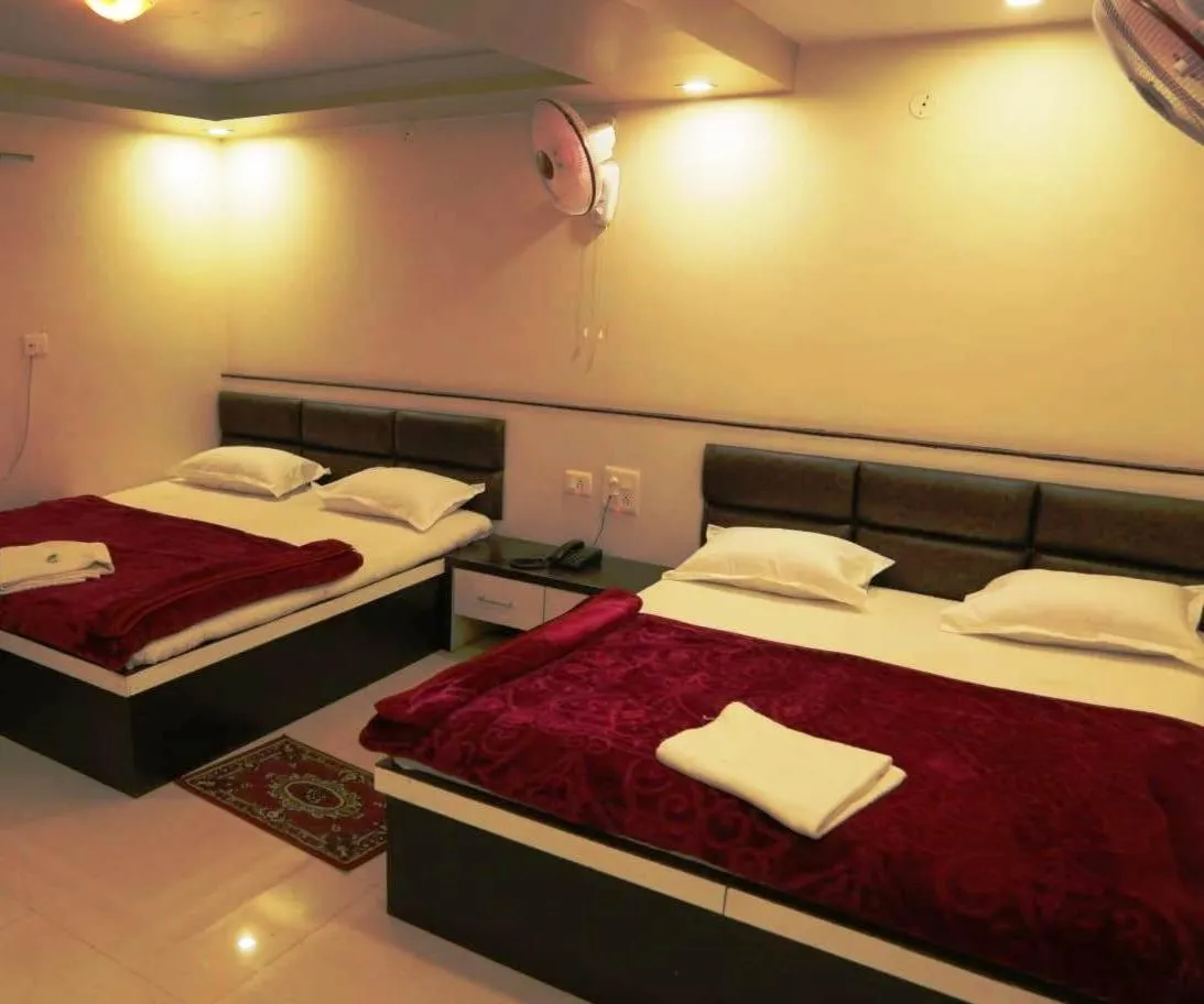 Bed in Venus Hotel 5 Minute Walking Distance from Dargah
