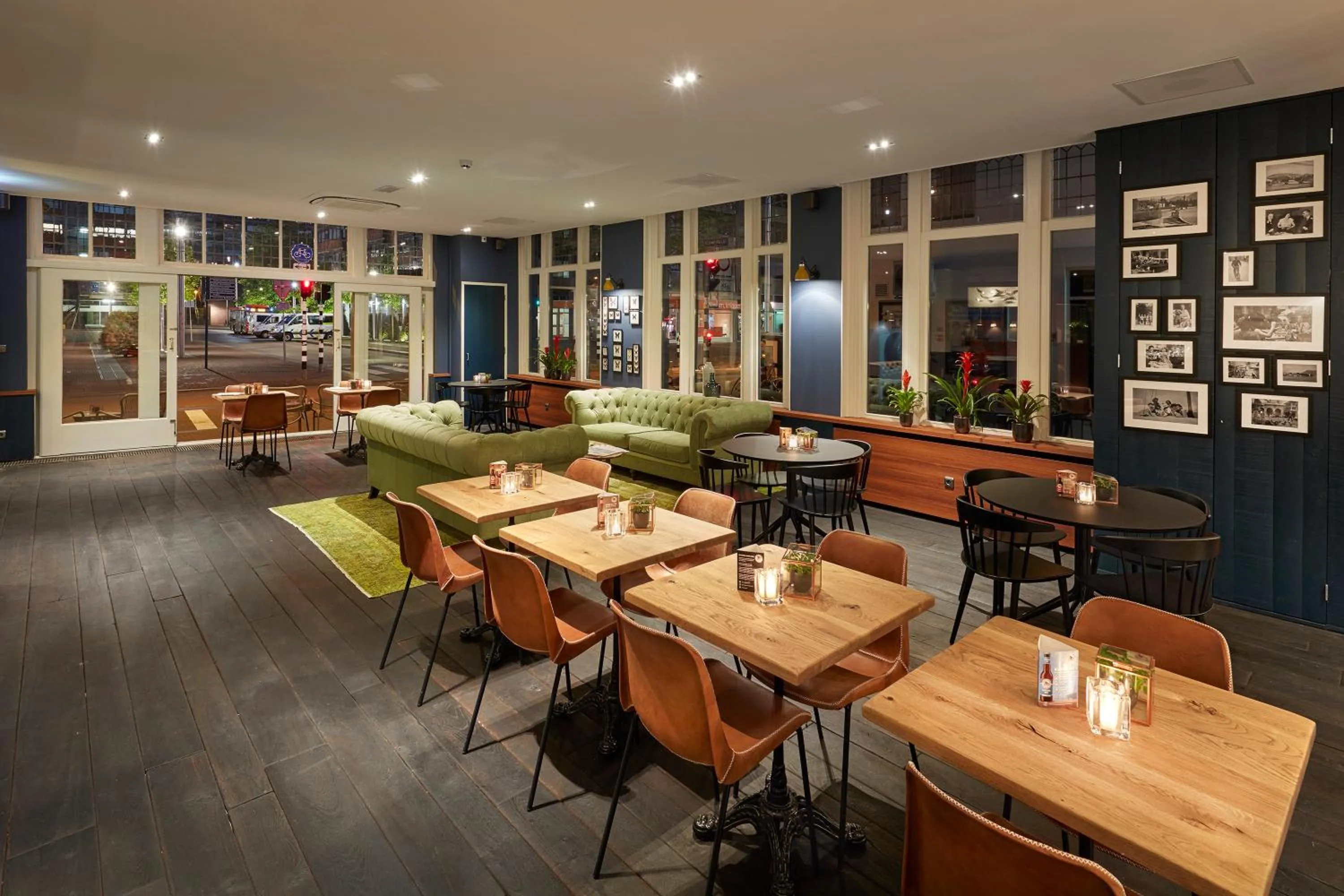 Communal lounge/ TV room in Hotel Lion D'Or