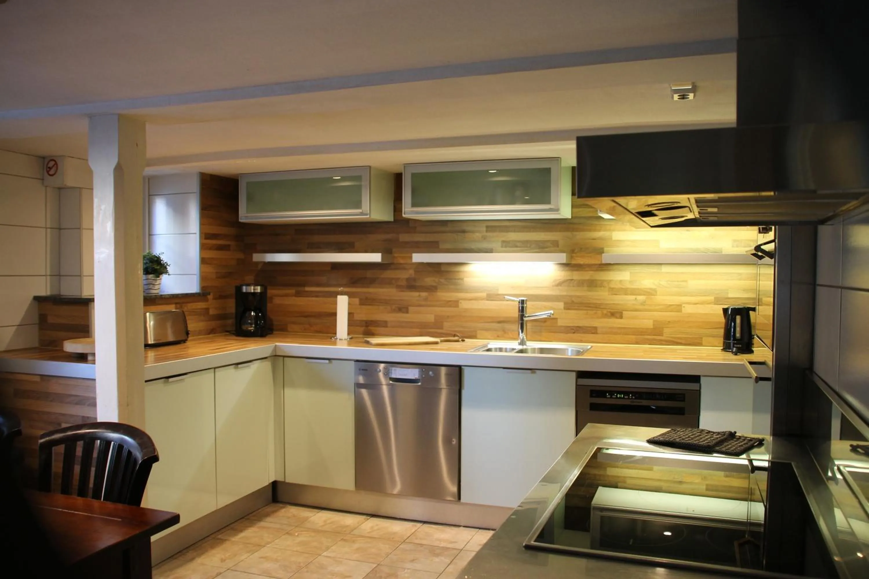 Kitchen or kitchenette in Ferienhaus Winterberg für 12 Personen Sauna Garten Garage Hund