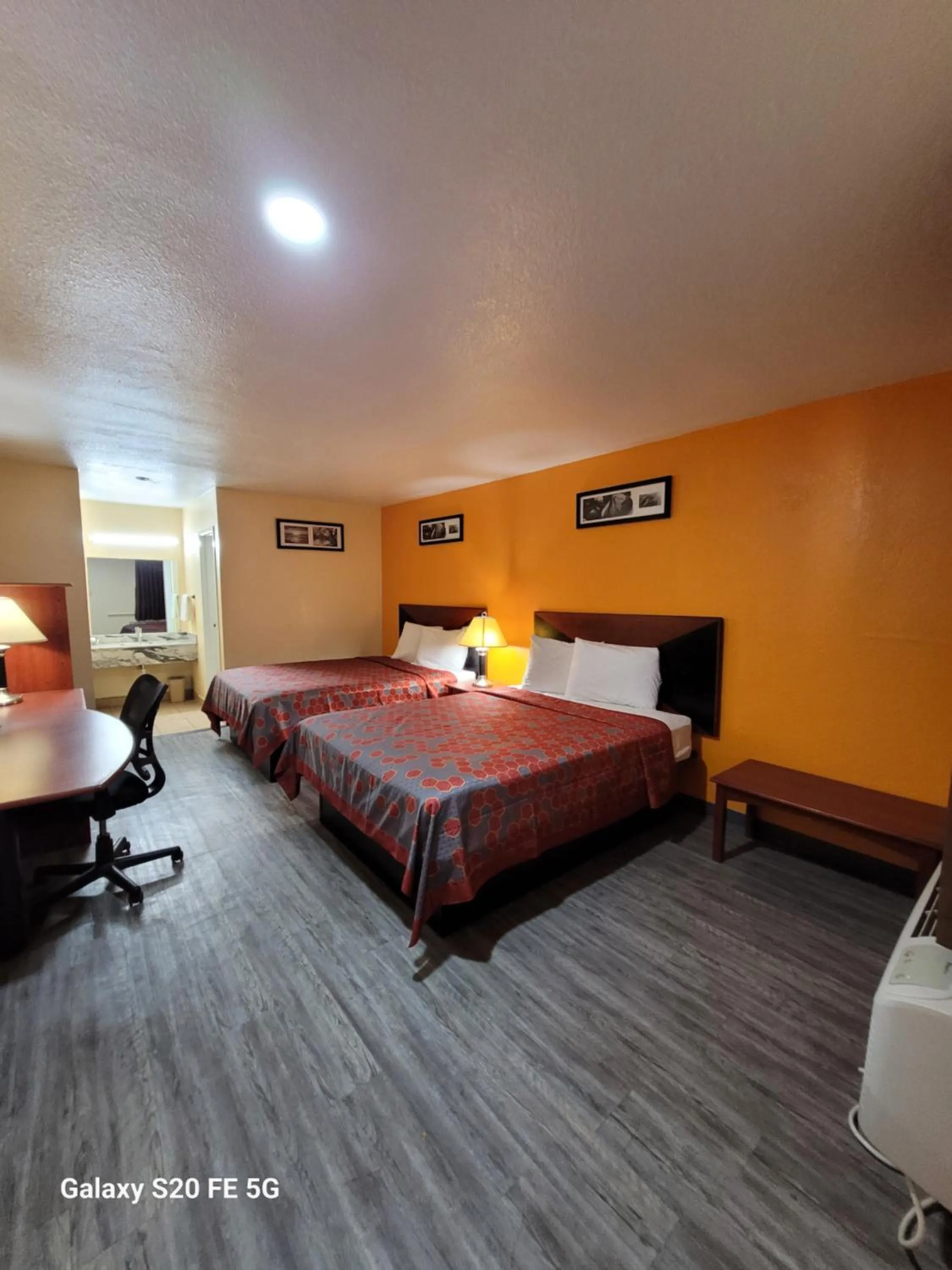 Bed in La Vista Motel