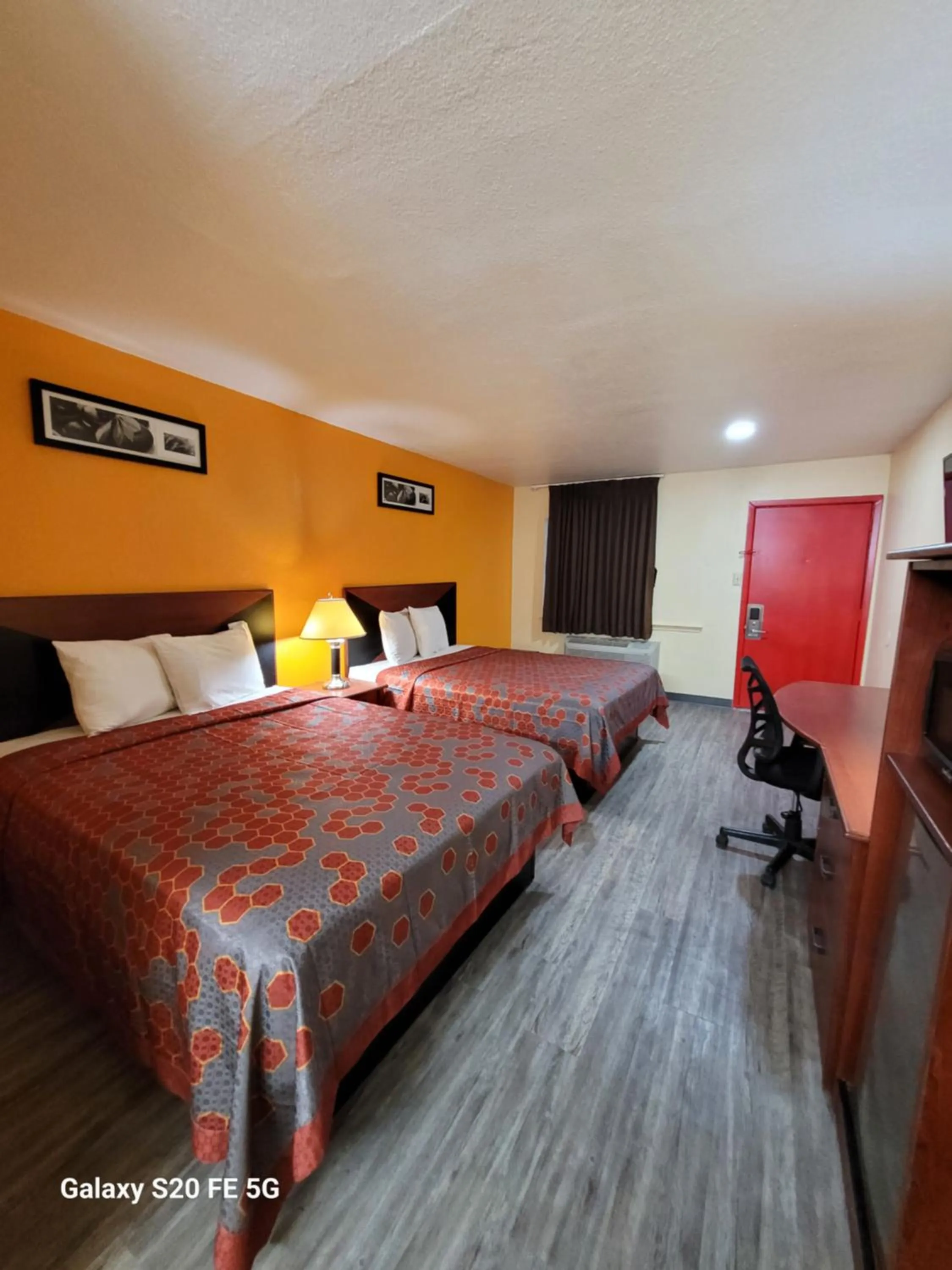 Bed in La Vista Motel