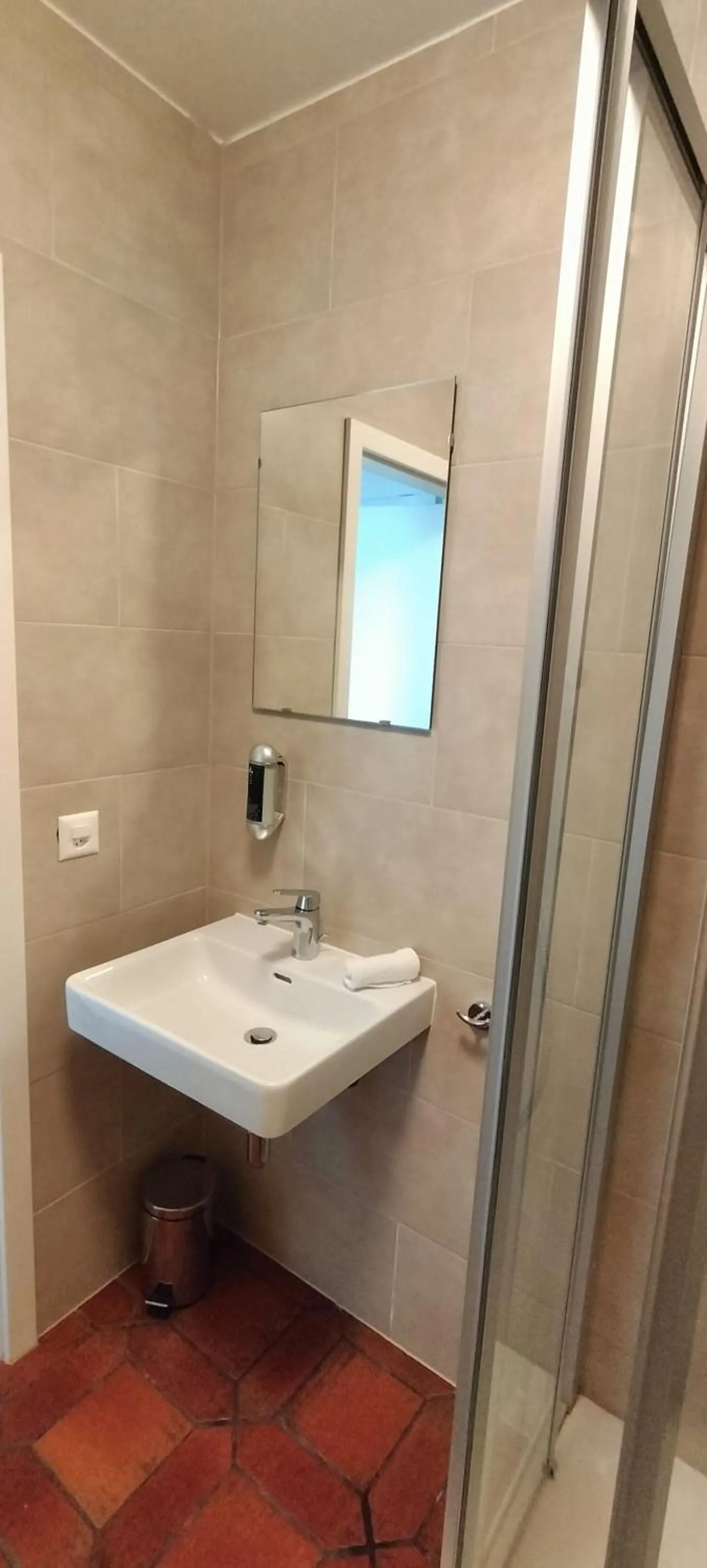 Shower in Castle view