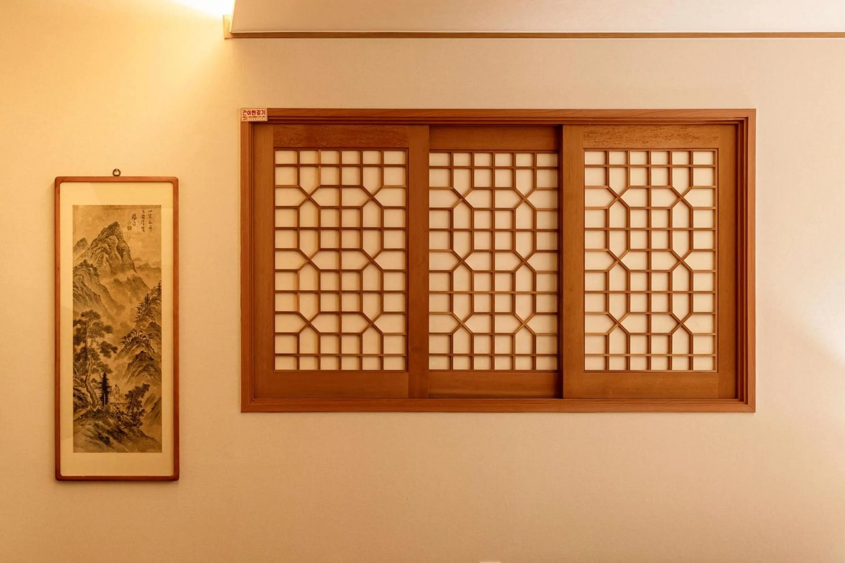 Decorative detail in Hotel Sunbee Insadong