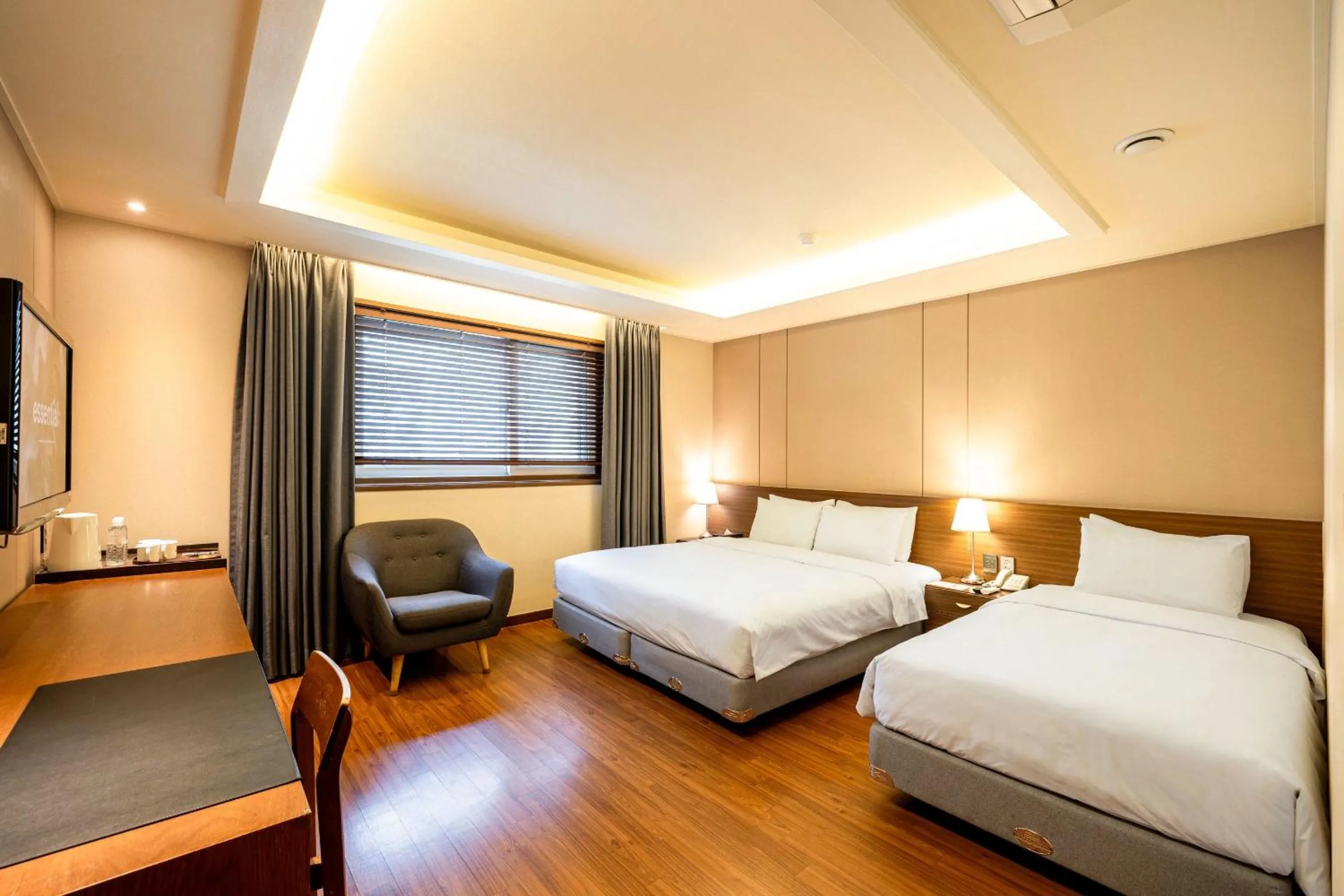 Photo of the whole room, Bed in Hotel Sunbee Insadong