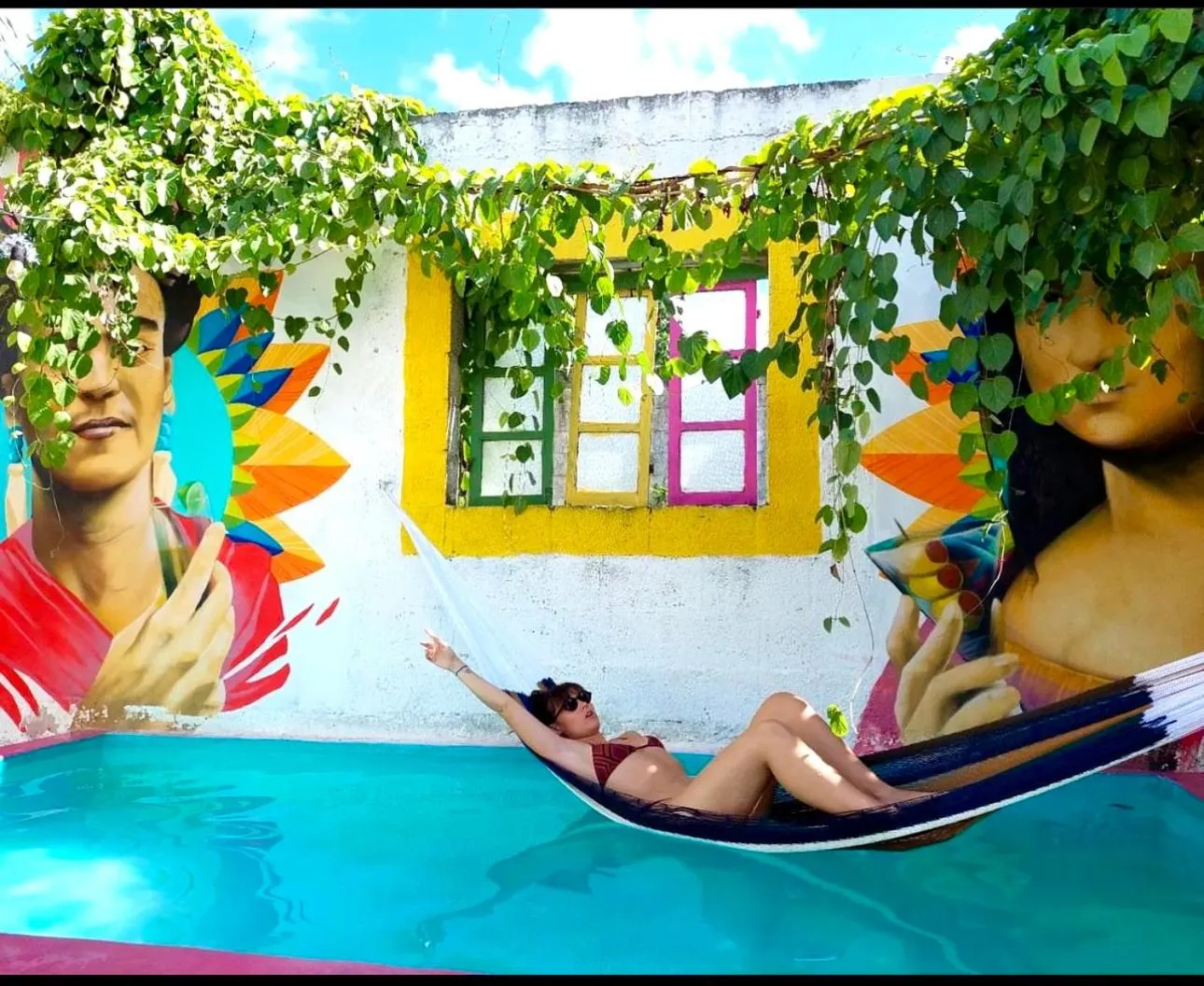 Swimming pool in Guacamayas Hostel and Social Laundry