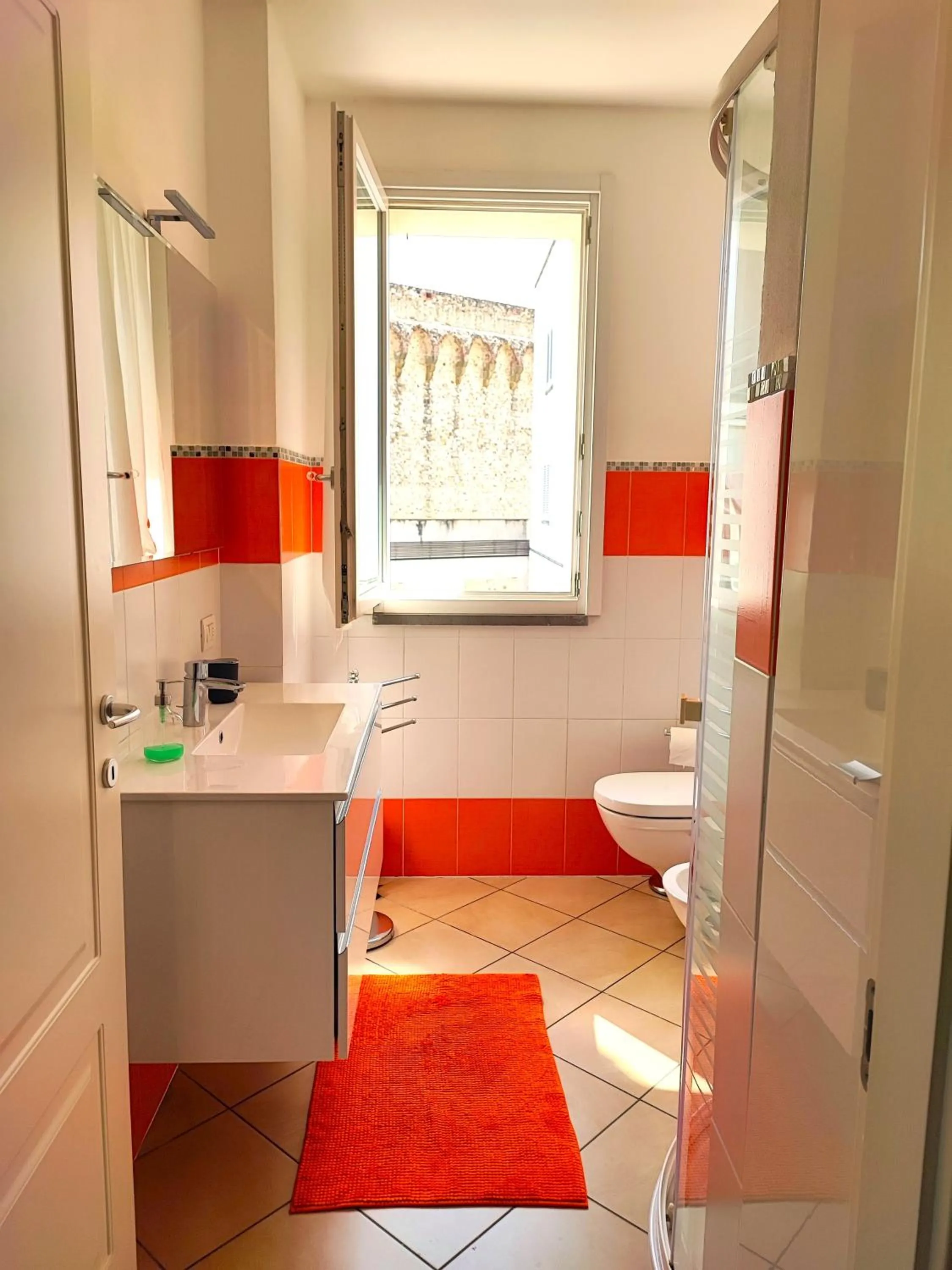 Shower in Il Melograno Apartment (Centro Storico Prato)