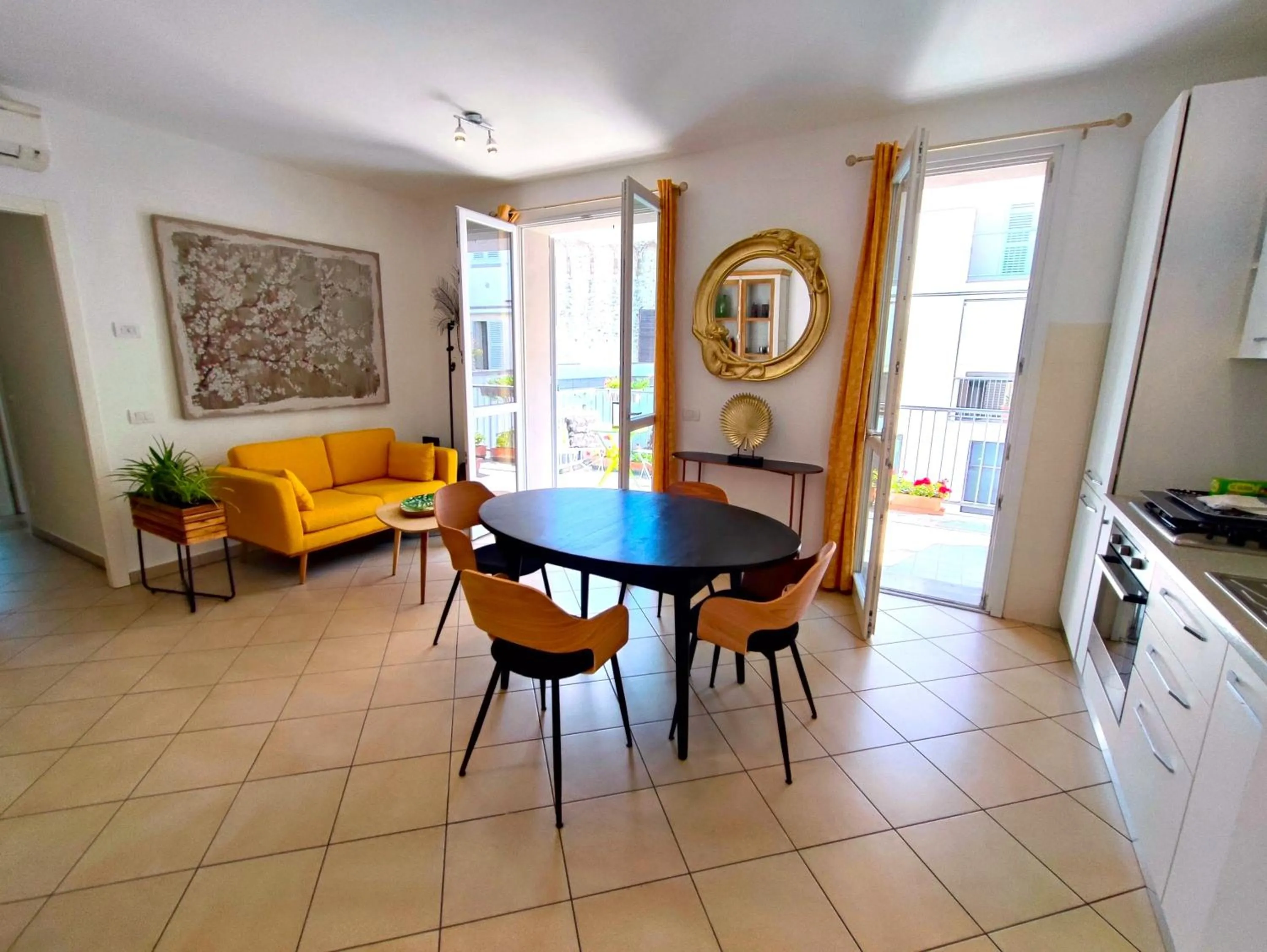 Kitchen or kitchenette in Il Melograno Apartment (Centro Storico Prato)