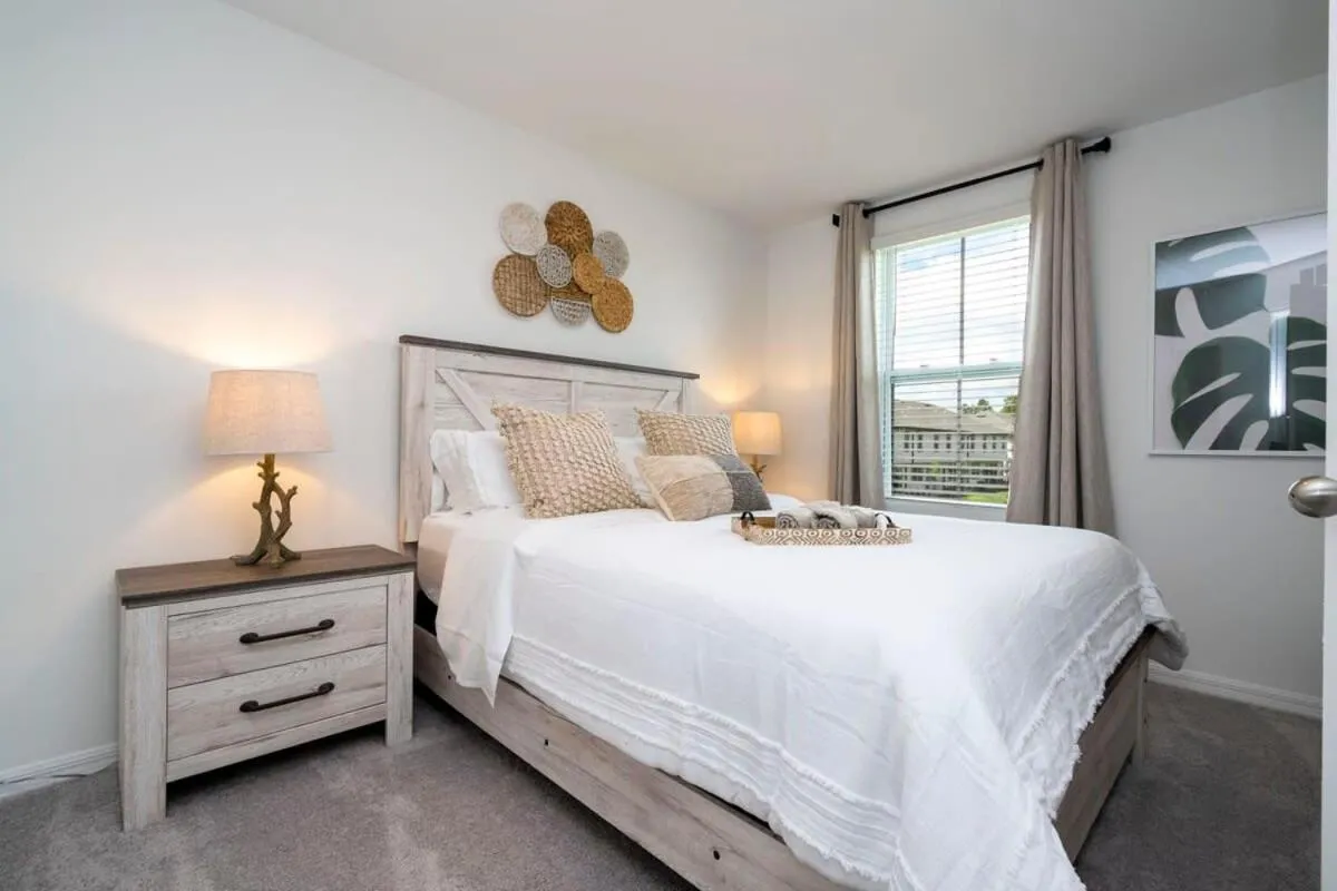 Bed in Charming 3Bd Close to Disney at Festival 1026