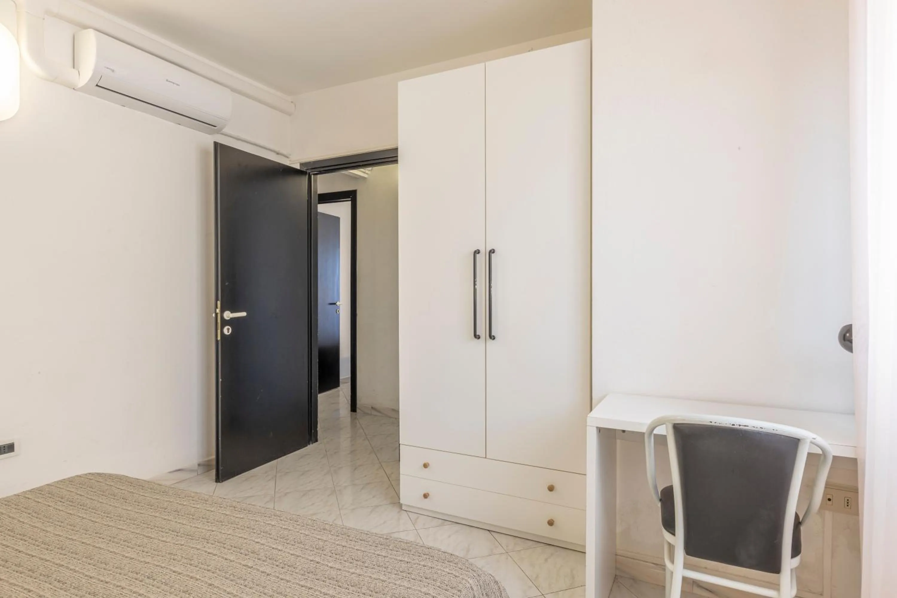 Photo of the whole room, Bed in Hotel Quisisana