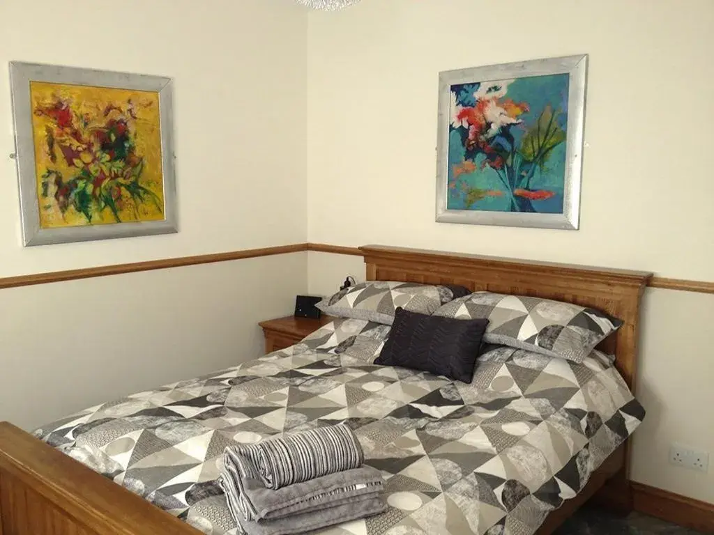 Bedroom, Bed in Masons Arms Bedroom, Bed in Masons Arms