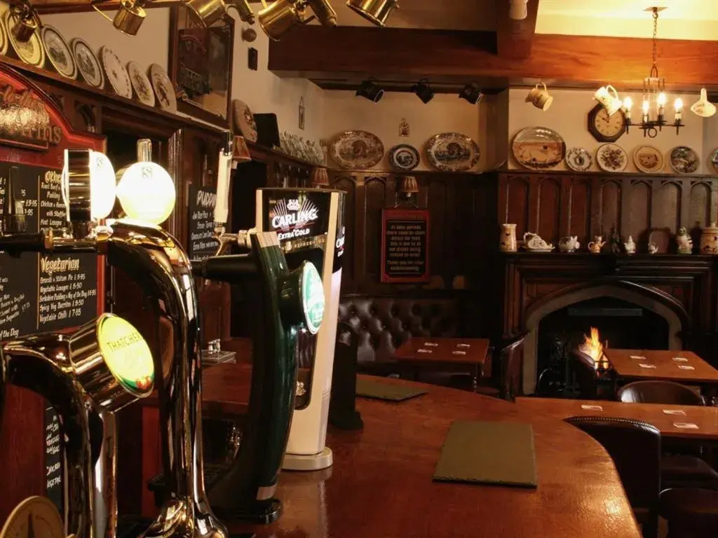 Lounge or bar in Masons Arms Lounge or bar in Masons Arms