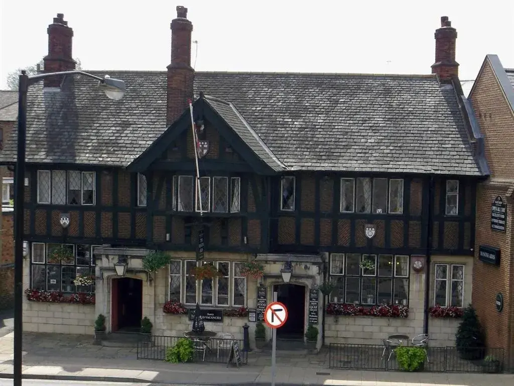 Property building in Masons Arms Property building in Masons Arms