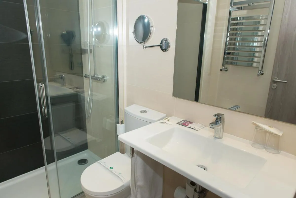 Bathroom in Hotel Acapulco Benidorm