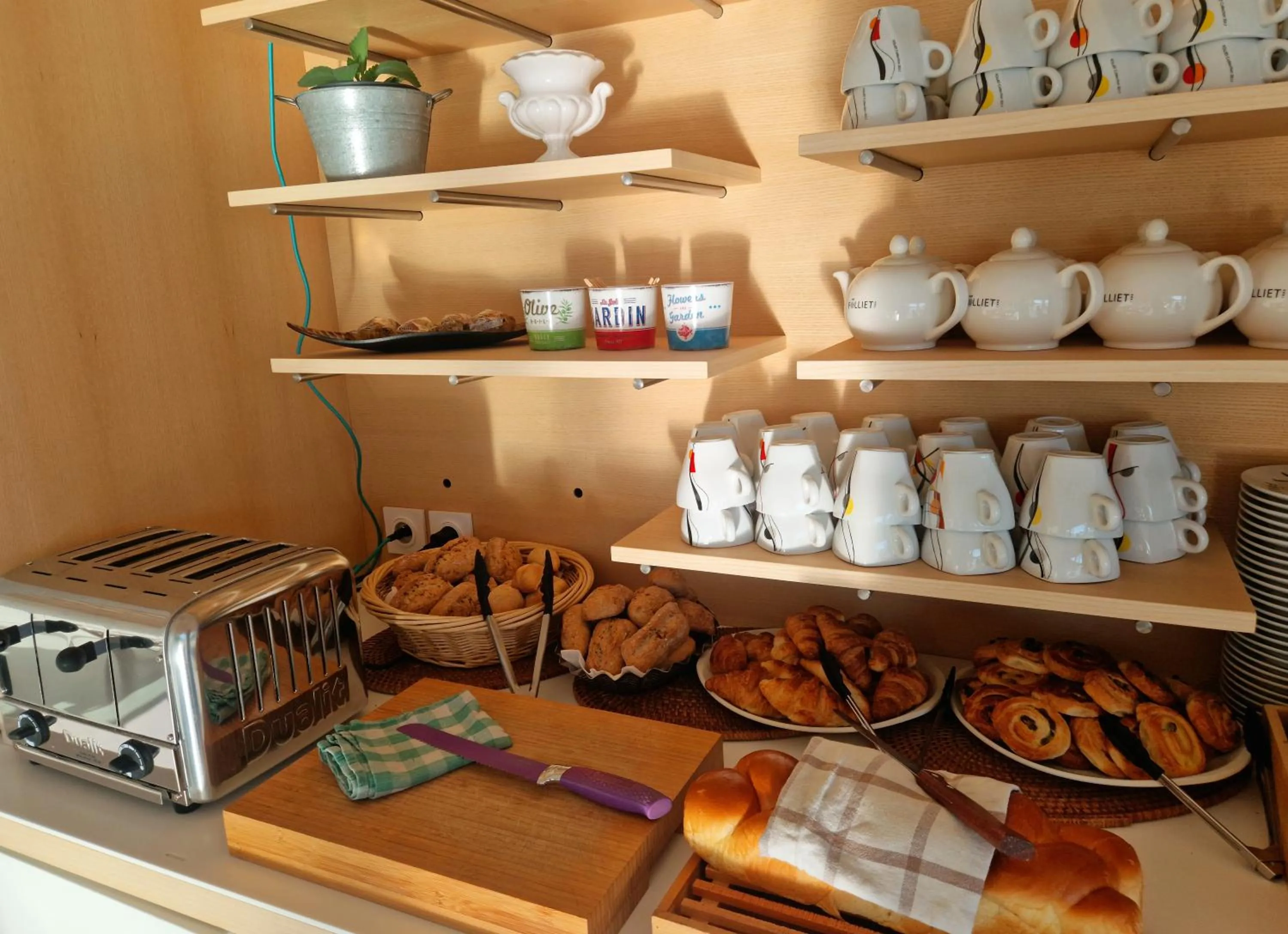 Buffet breakfast in Beau Rivage