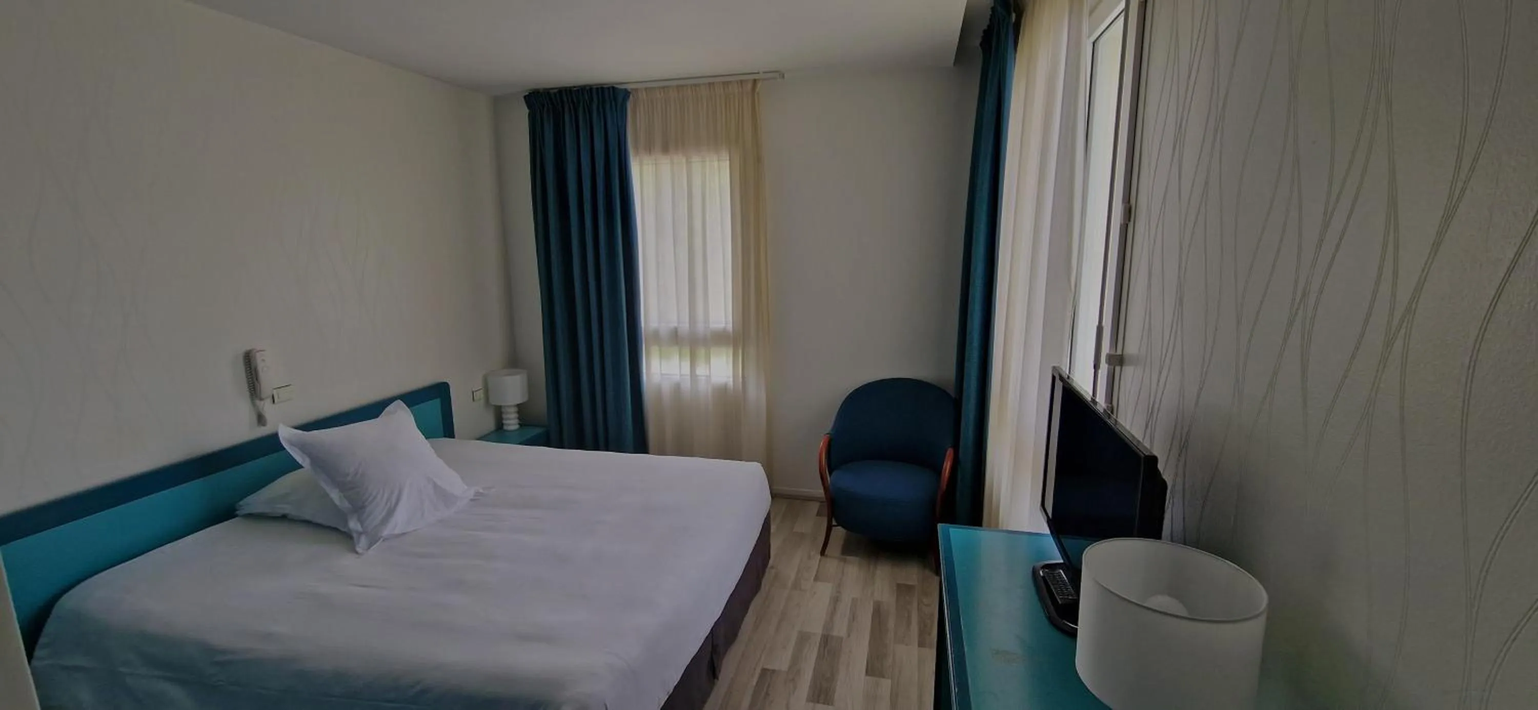 Photo of the whole room, Bed in Beau Rivage