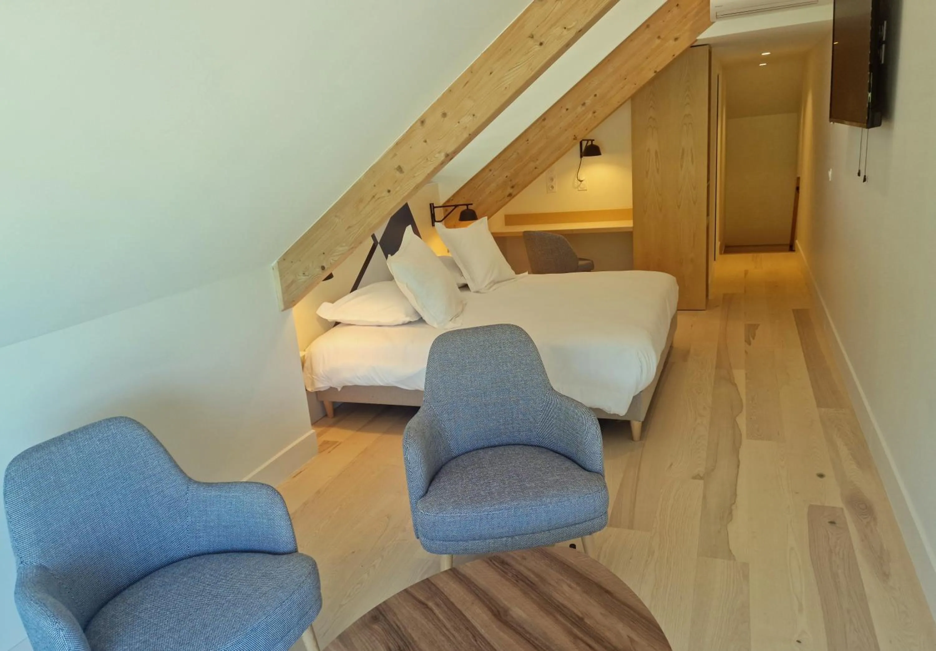 Photo of the whole room, Bed in Beau Rivage