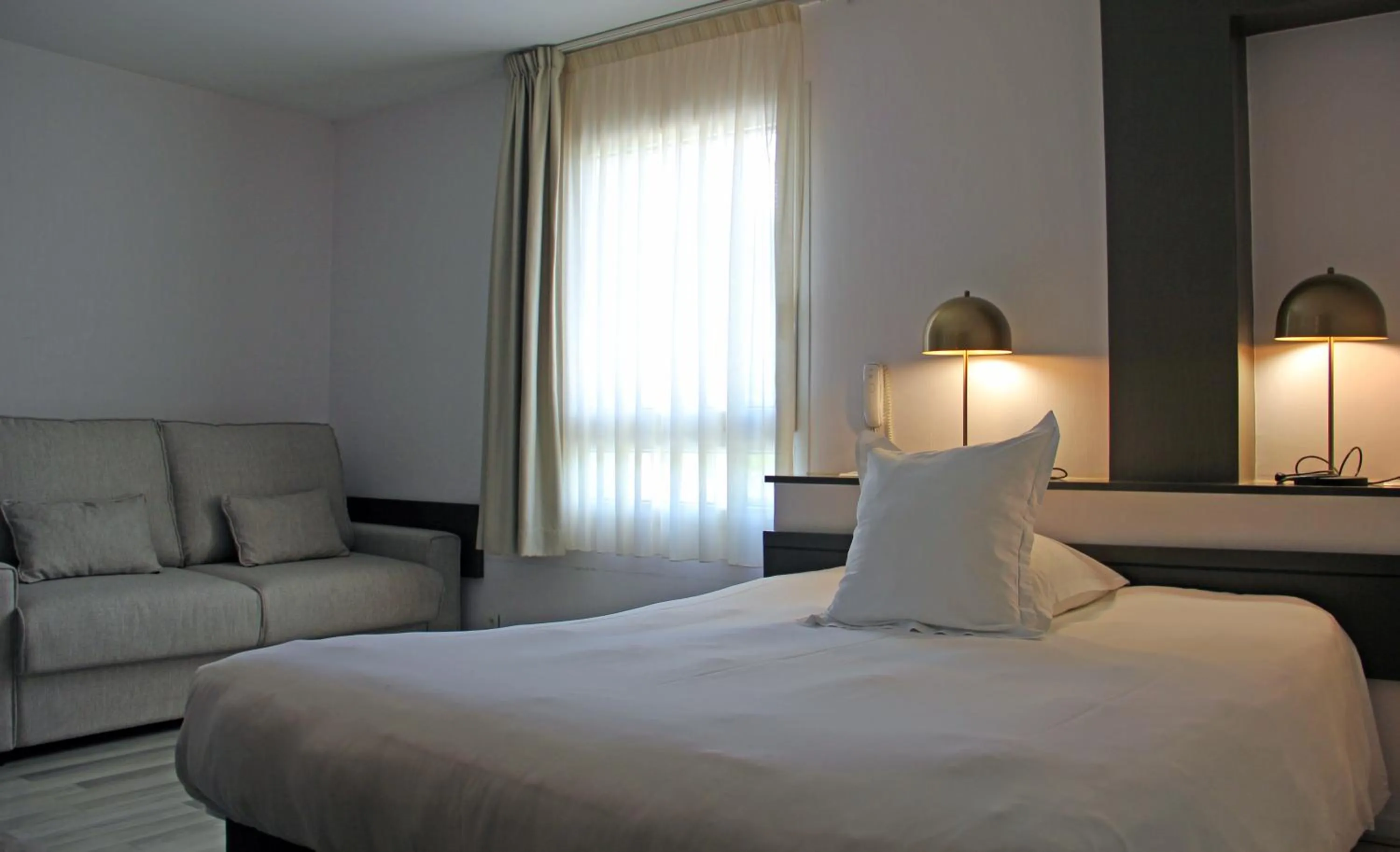 Photo of the whole room, Bed in Beau Rivage