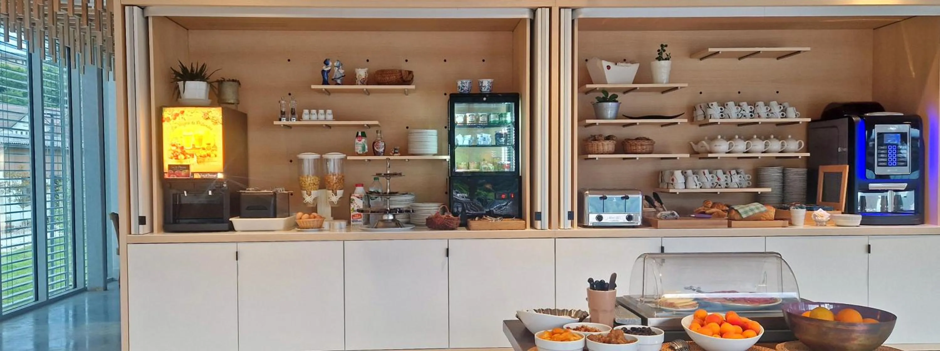 Buffet breakfast in Beau Rivage