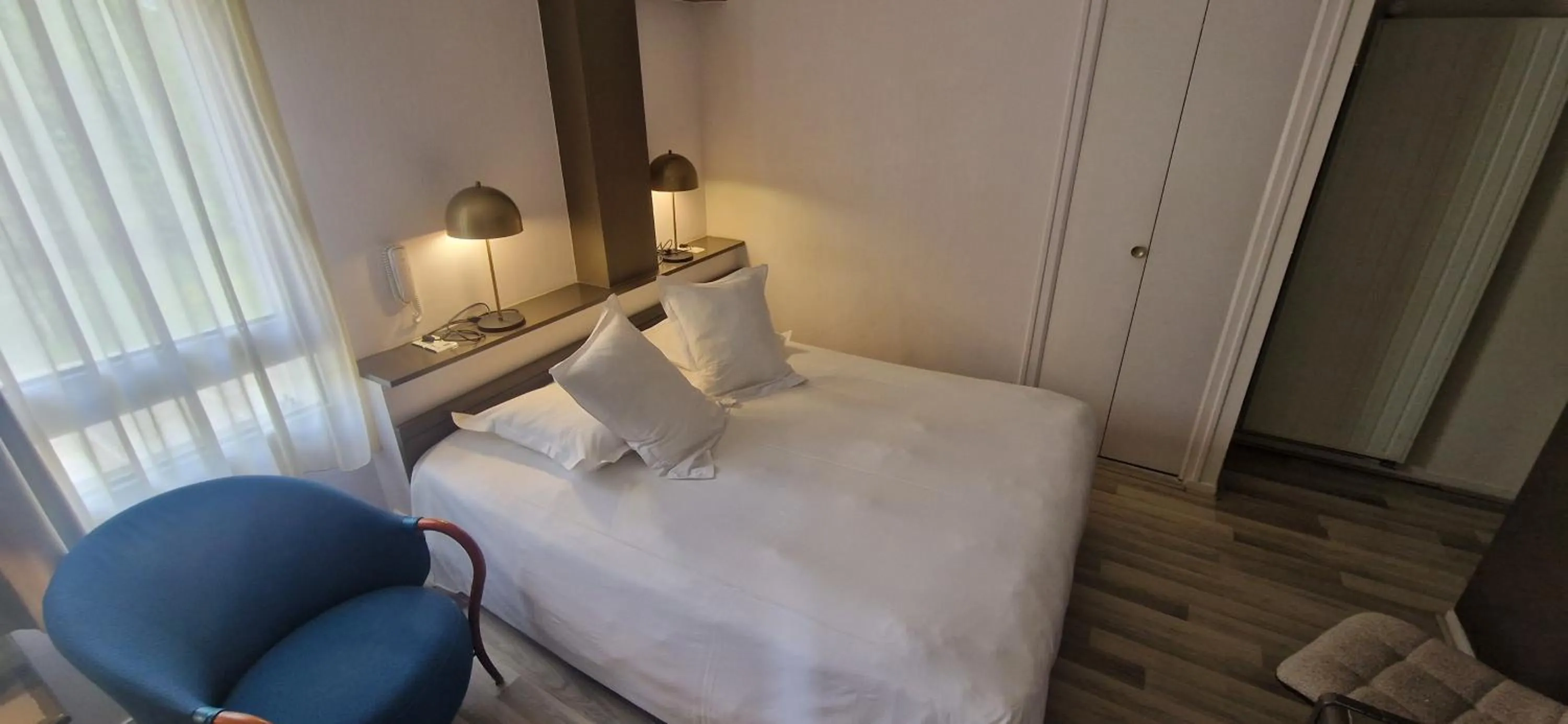 Photo of the whole room, Bed in Beau Rivage