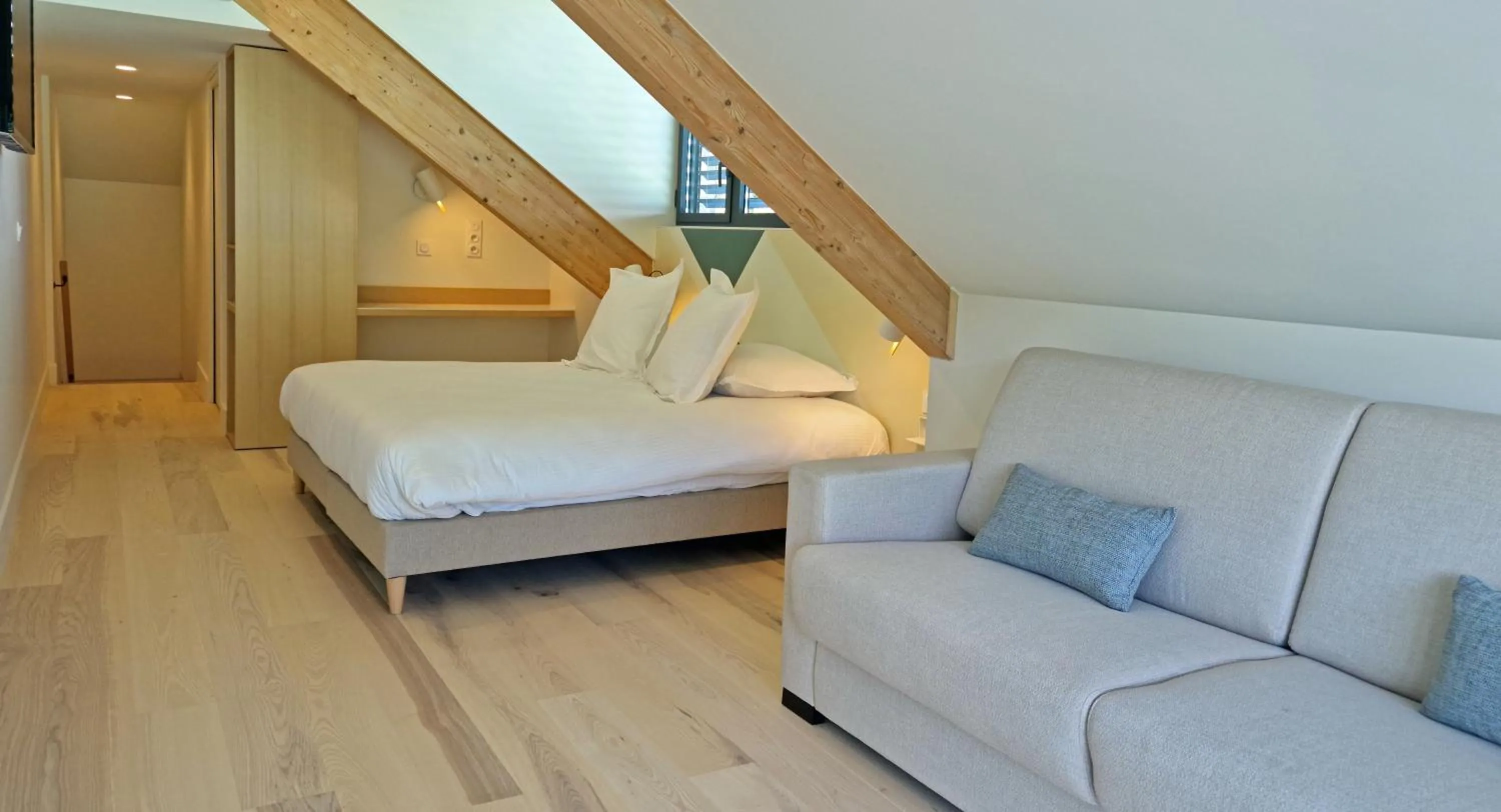 Photo of the whole room, Bed in Beau Rivage