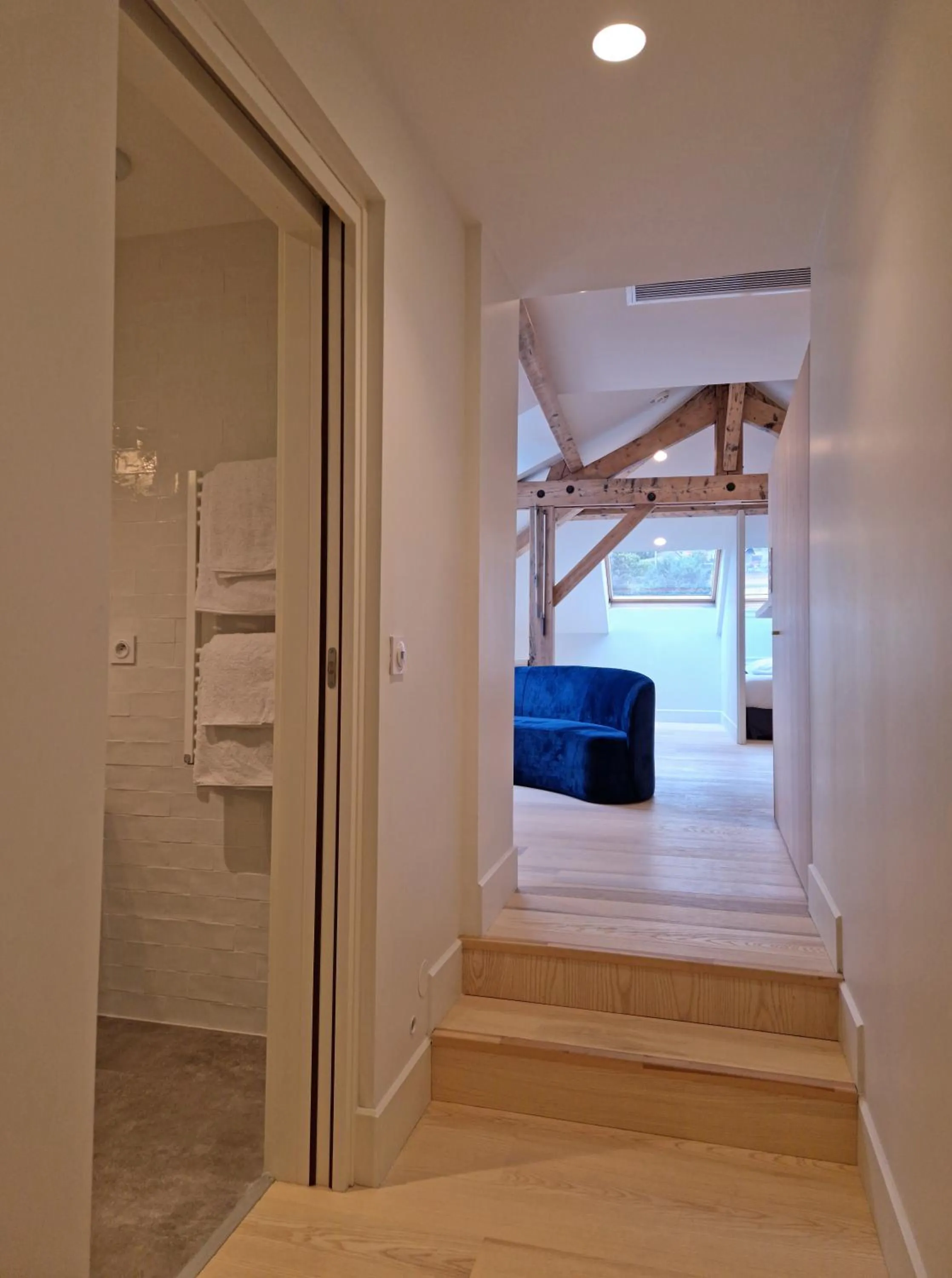 Photo of the whole room in Beau Rivage