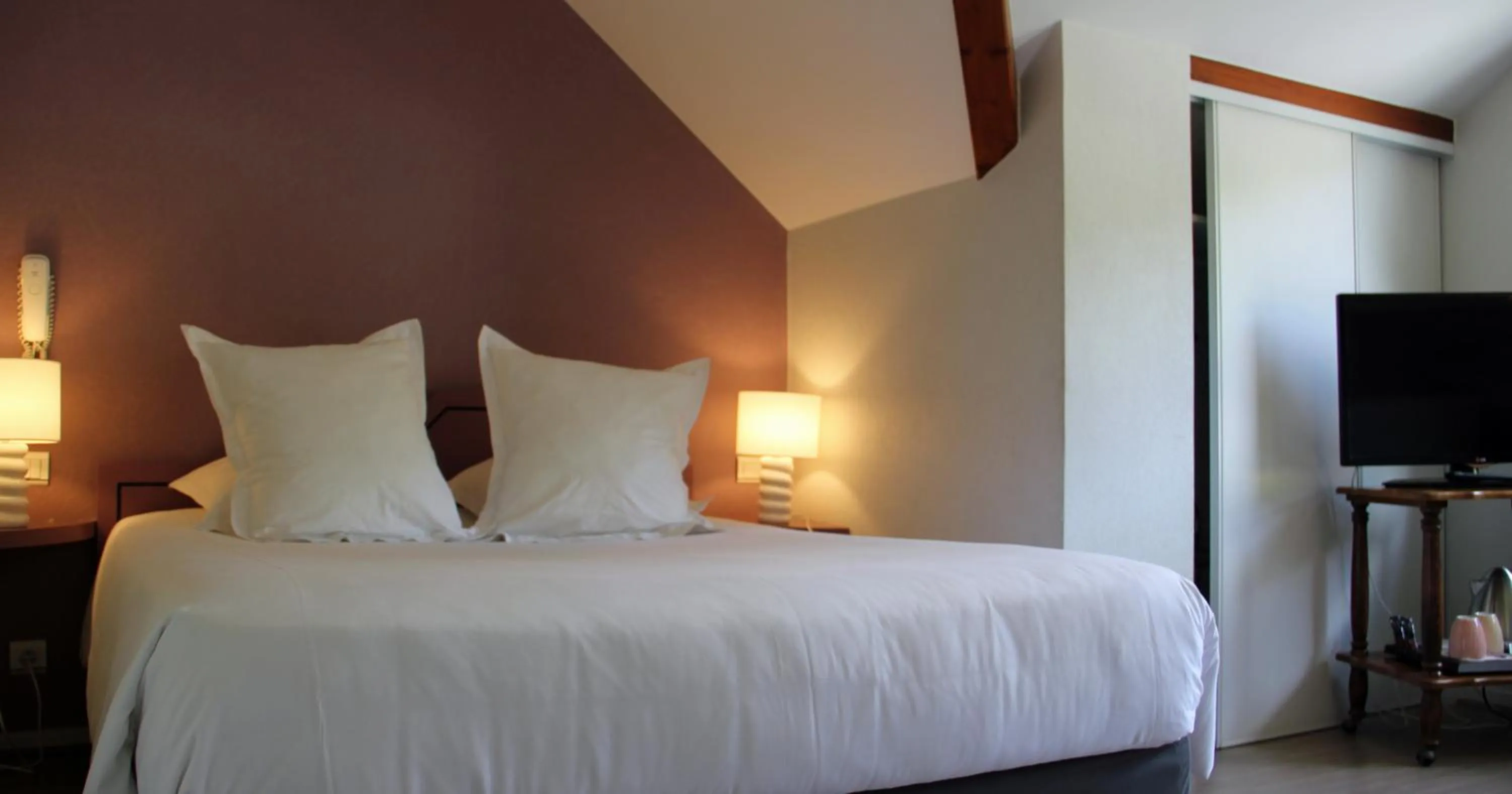 Photo of the whole room, Bed in Beau Rivage