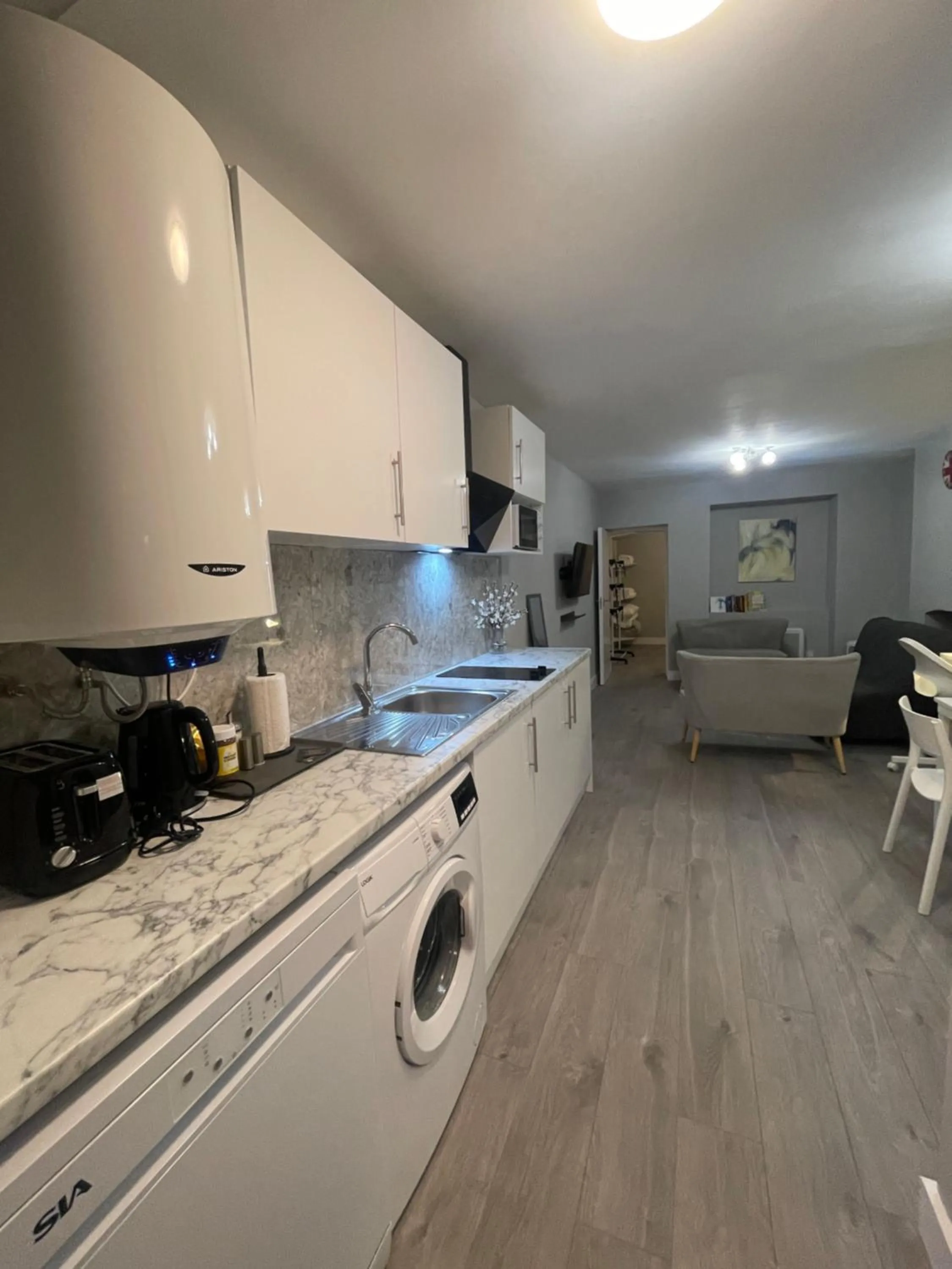 Kitchen or kitchenette in Chamberlayne Inn