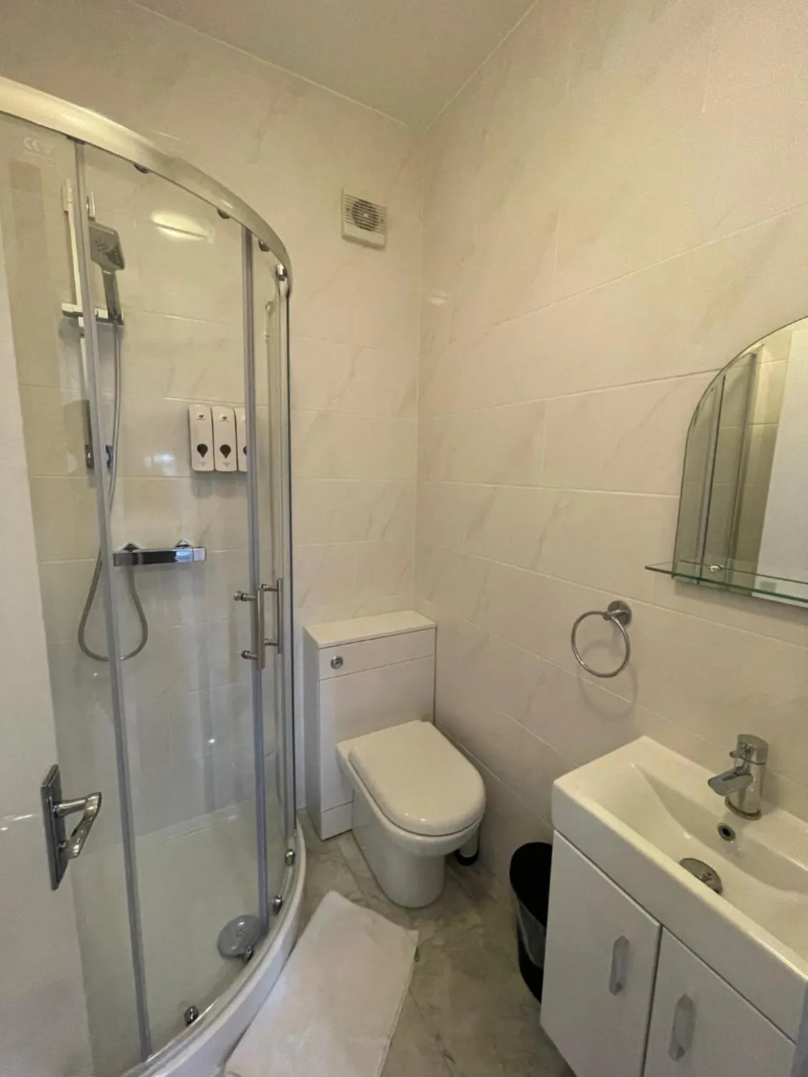 Shower in Chamberlayne Inn